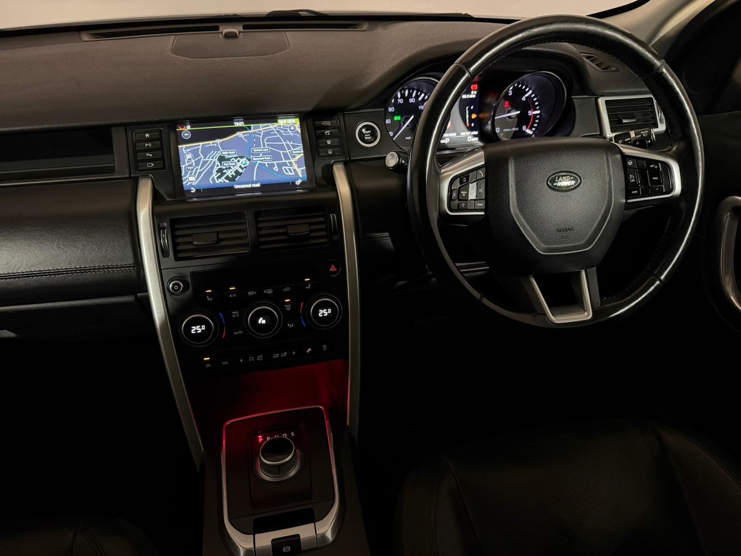 Used Land Rover Discovery Sport 2015 for sale - 78137098: Photo 11