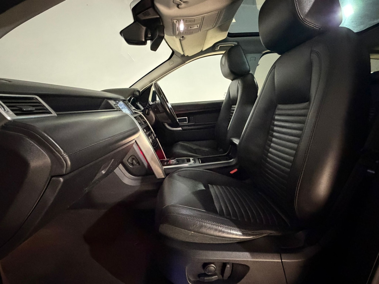 Used Land Rover Discovery Sport 2015 for sale - 78137098: Photo 15