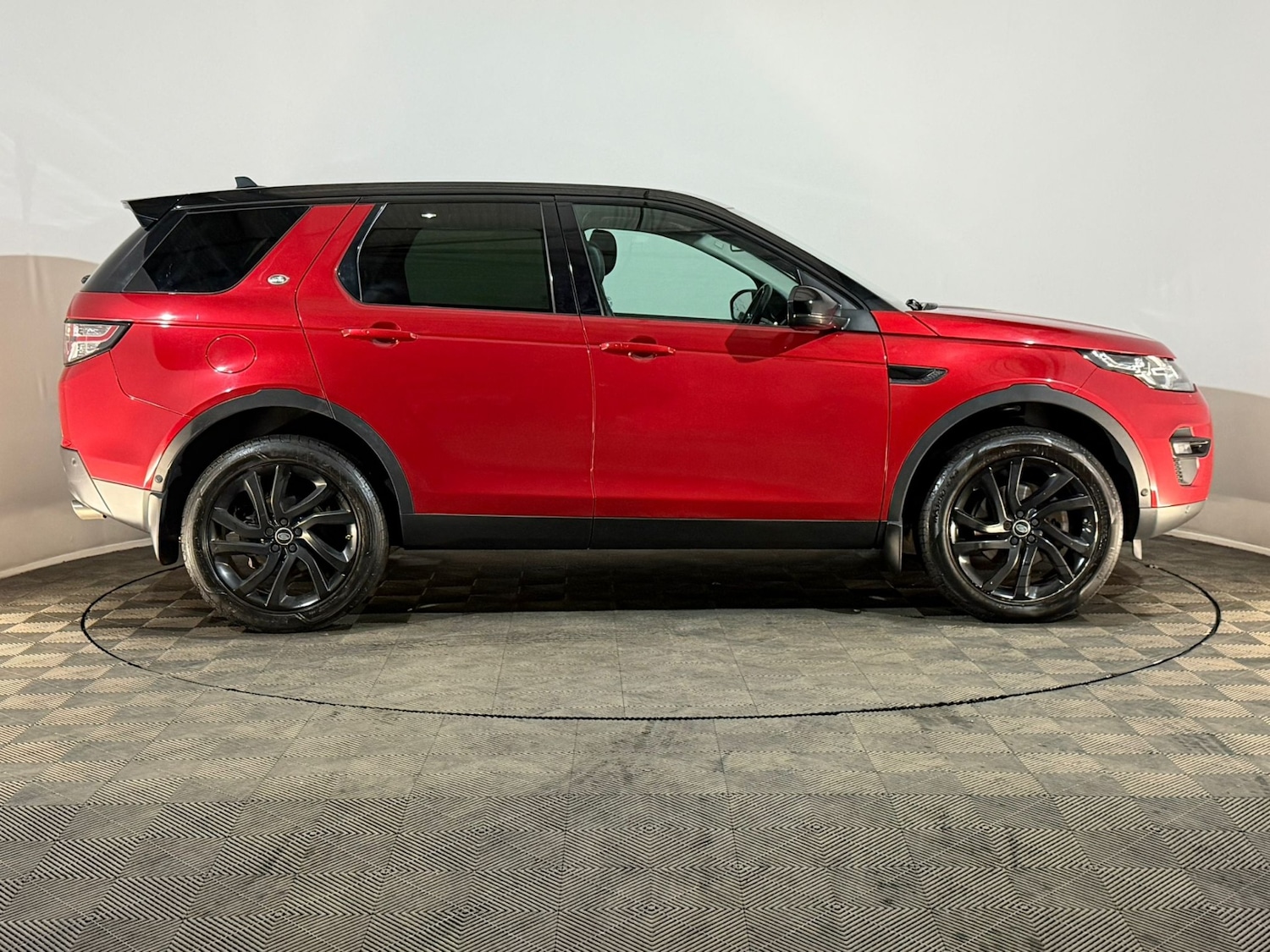 Used Land Rover Discovery Sport 2015 for sale - 78137098: Photo 4