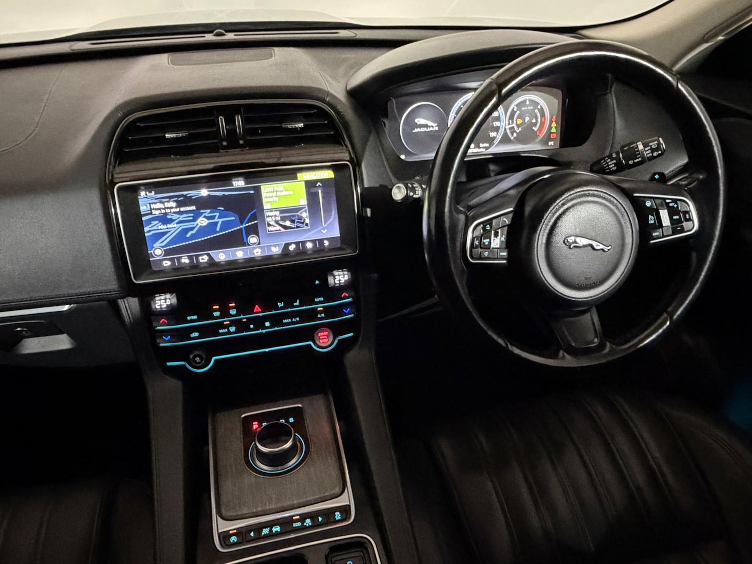 Used Jaguar F-Pace 2016 for sale - 76968651: Photo 12