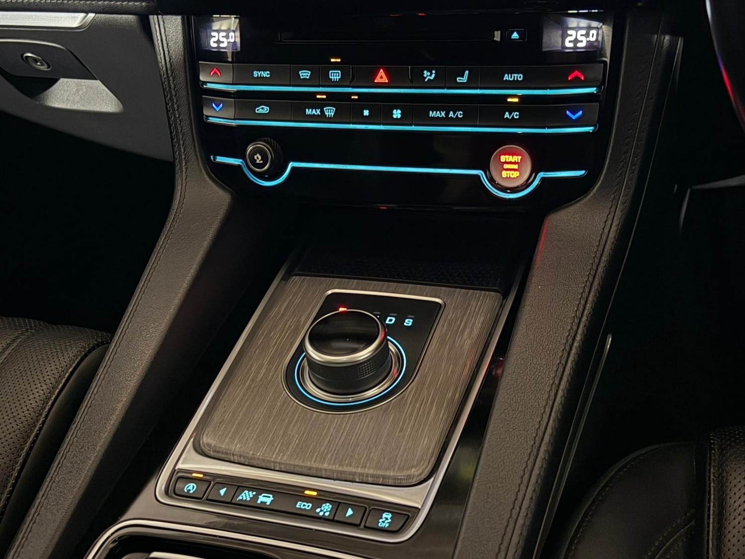 Used Jaguar F-Pace 2016 for sale - 76968651: Photo 15