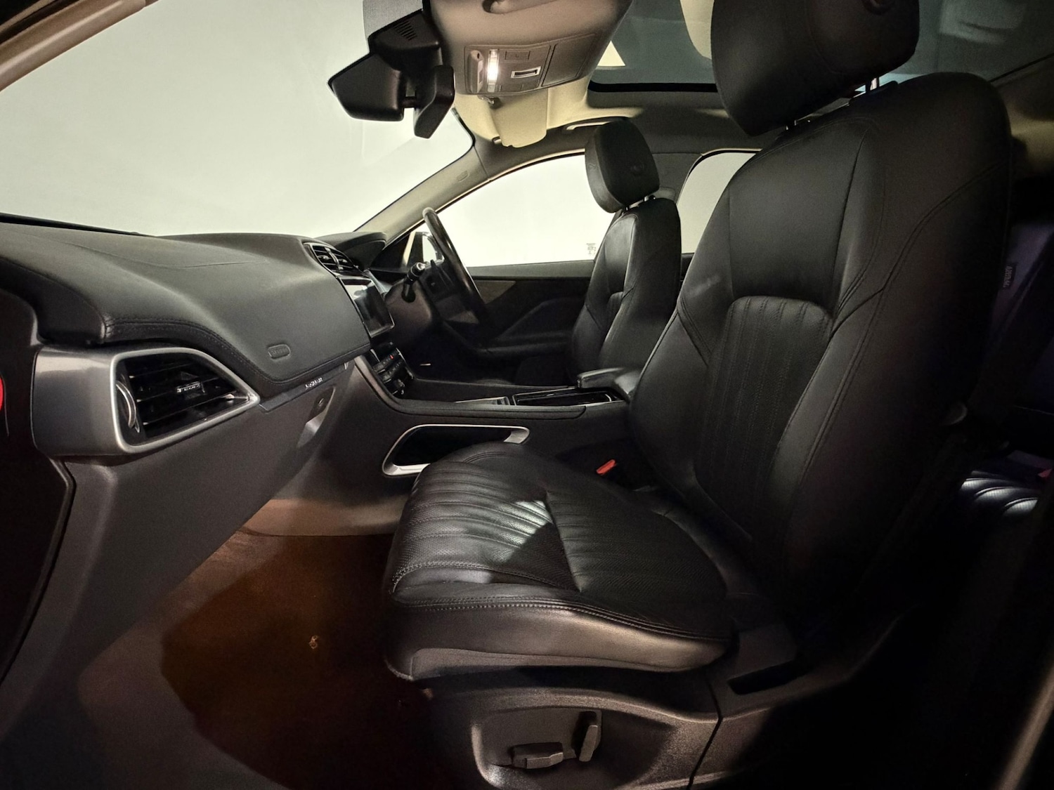 Used Jaguar F-Pace 2016 for sale - 76968651: Photo 17