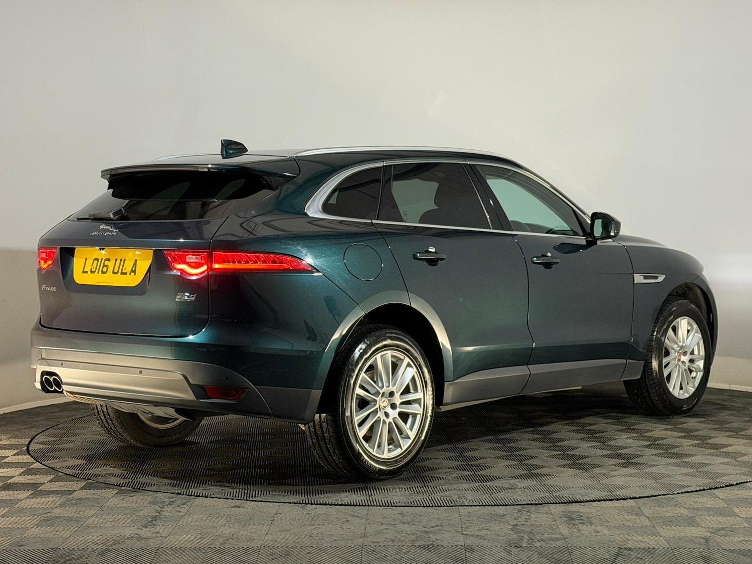 Used Jaguar F-Pace 2016 for sale - 76968651: Photo 6