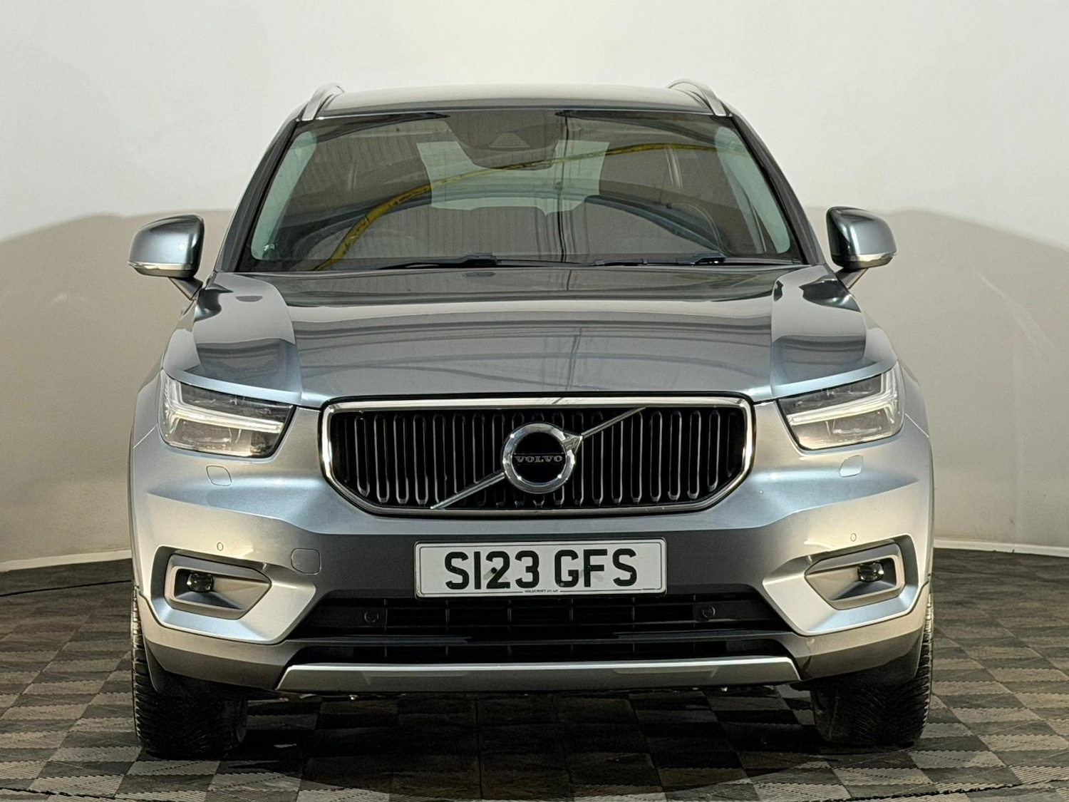 Used Volvo XC40 2018 for sale - 78136912: Photo 2