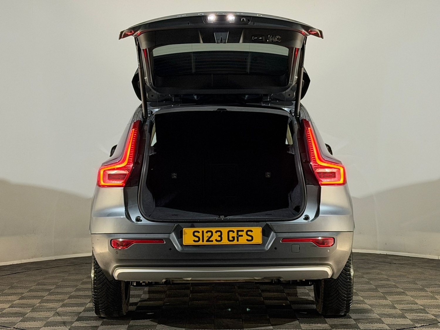 Used Volvo XC40 2018 for sale - 78136912: Photo 8