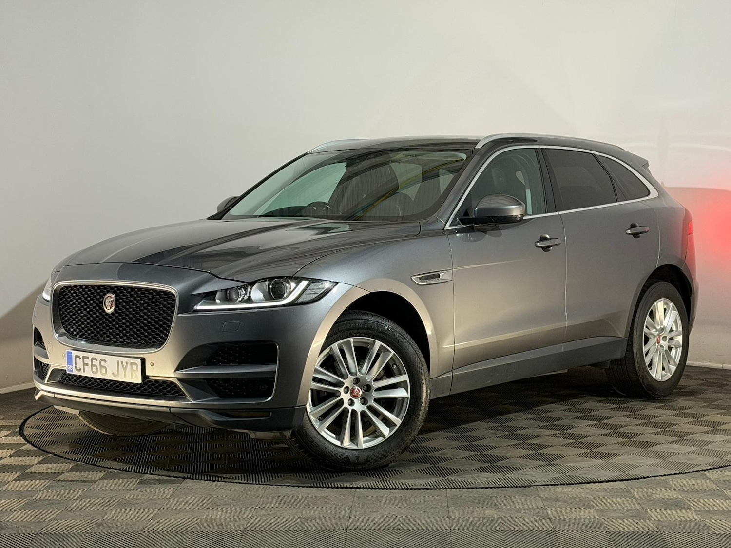 Used Jaguar F-Pace 2016 for sale - 78120866: Photo 2