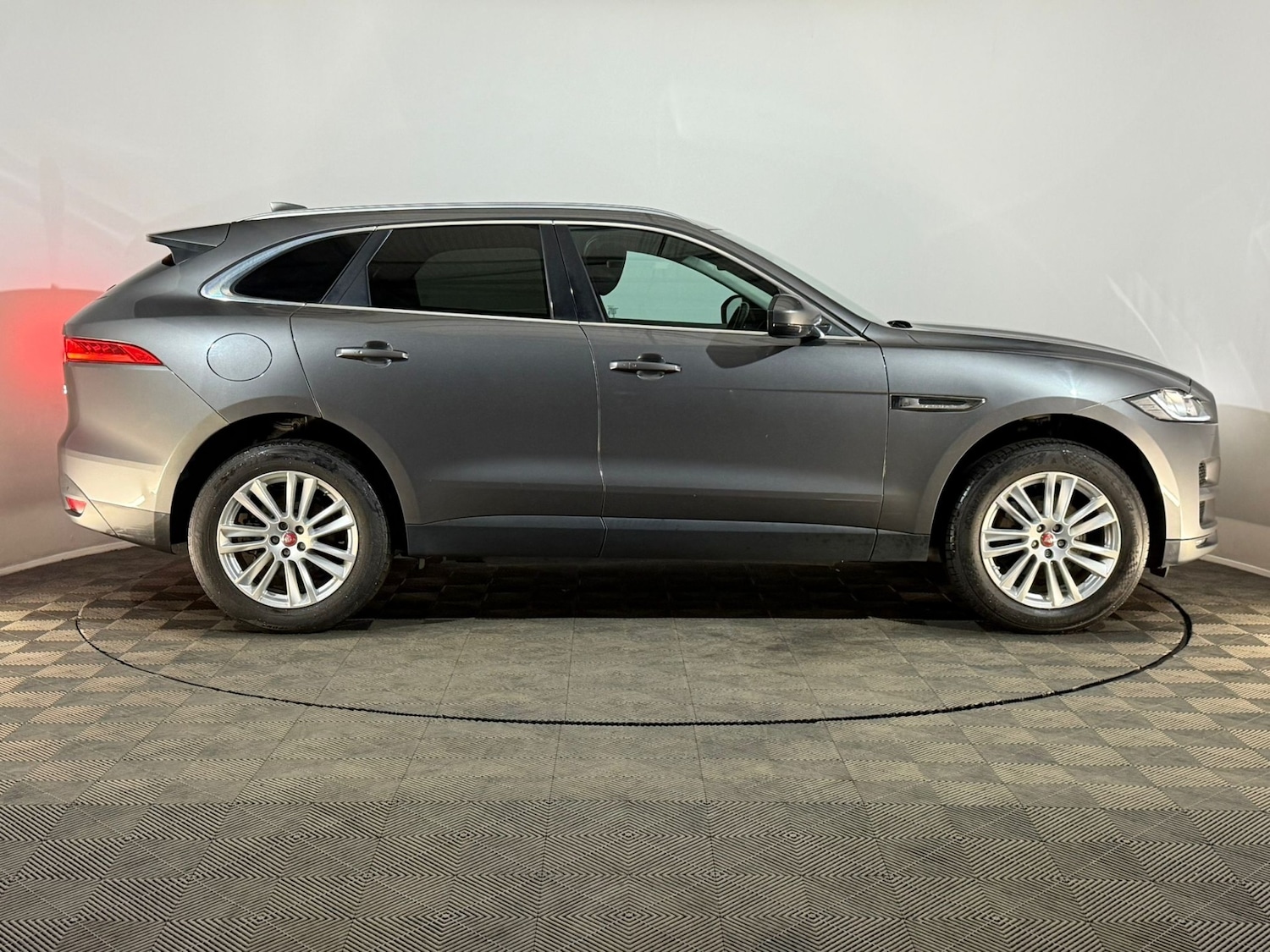 Used Jaguar F-Pace 2016 for sale - 78120866: Photo 3