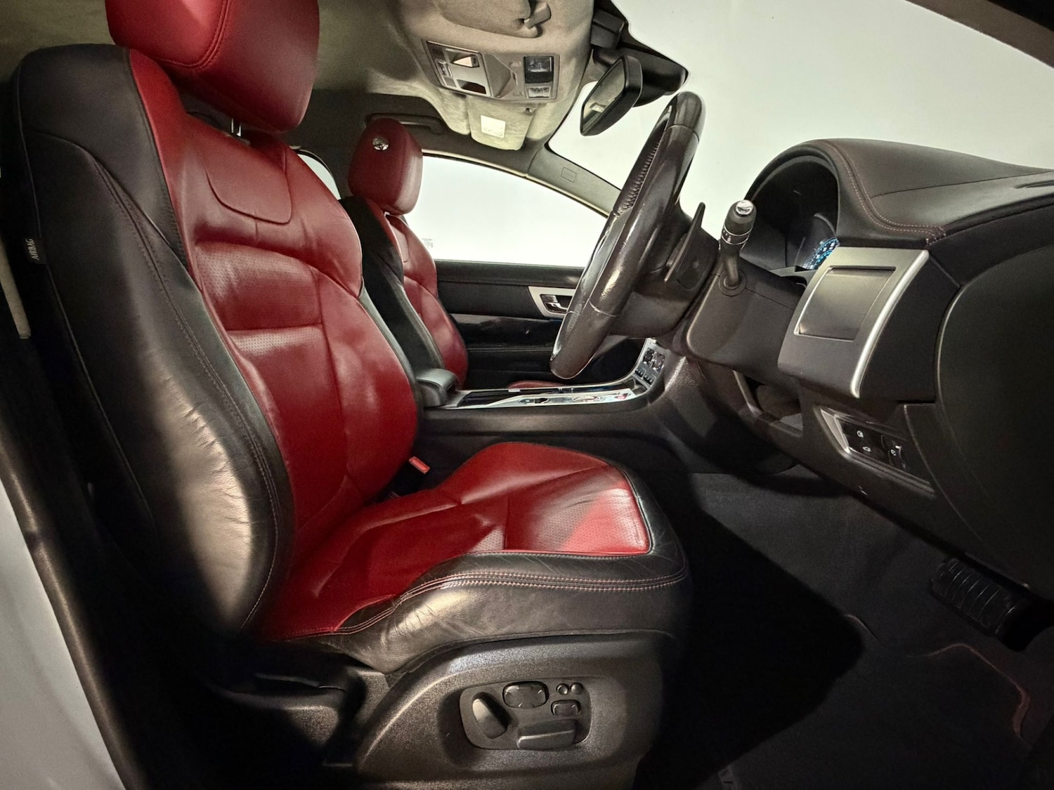 Used Jaguar XF 2014 for sale - 76494460: Photo 16