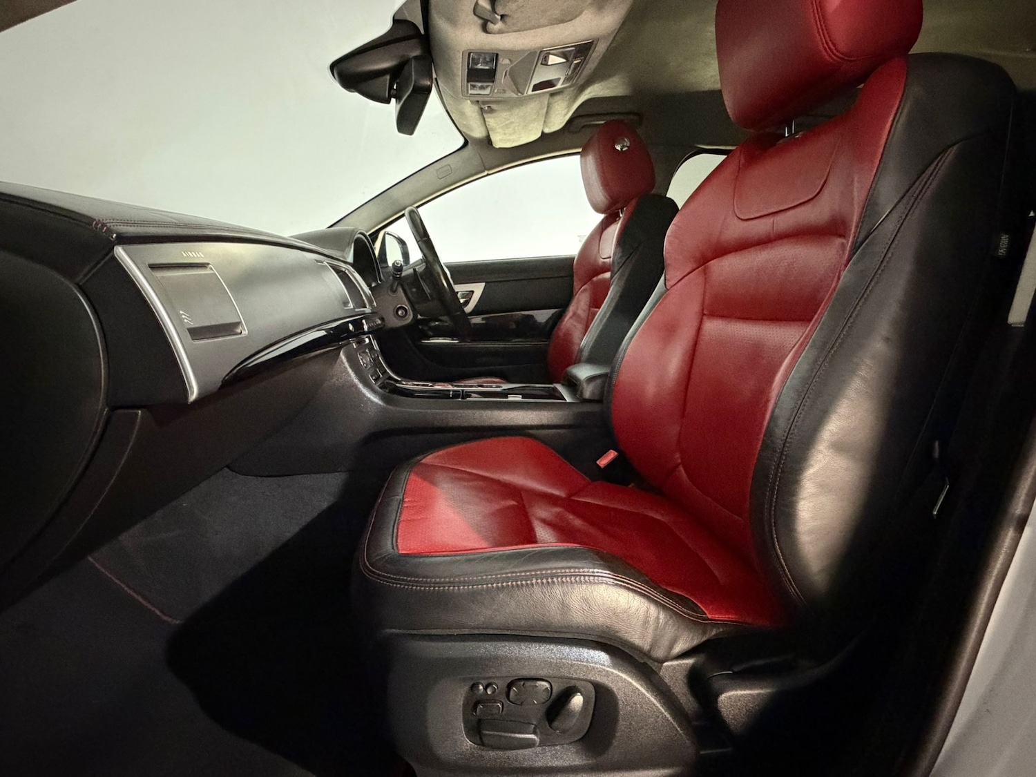 Used Jaguar XF 2014 for sale - 76494460: Photo 17