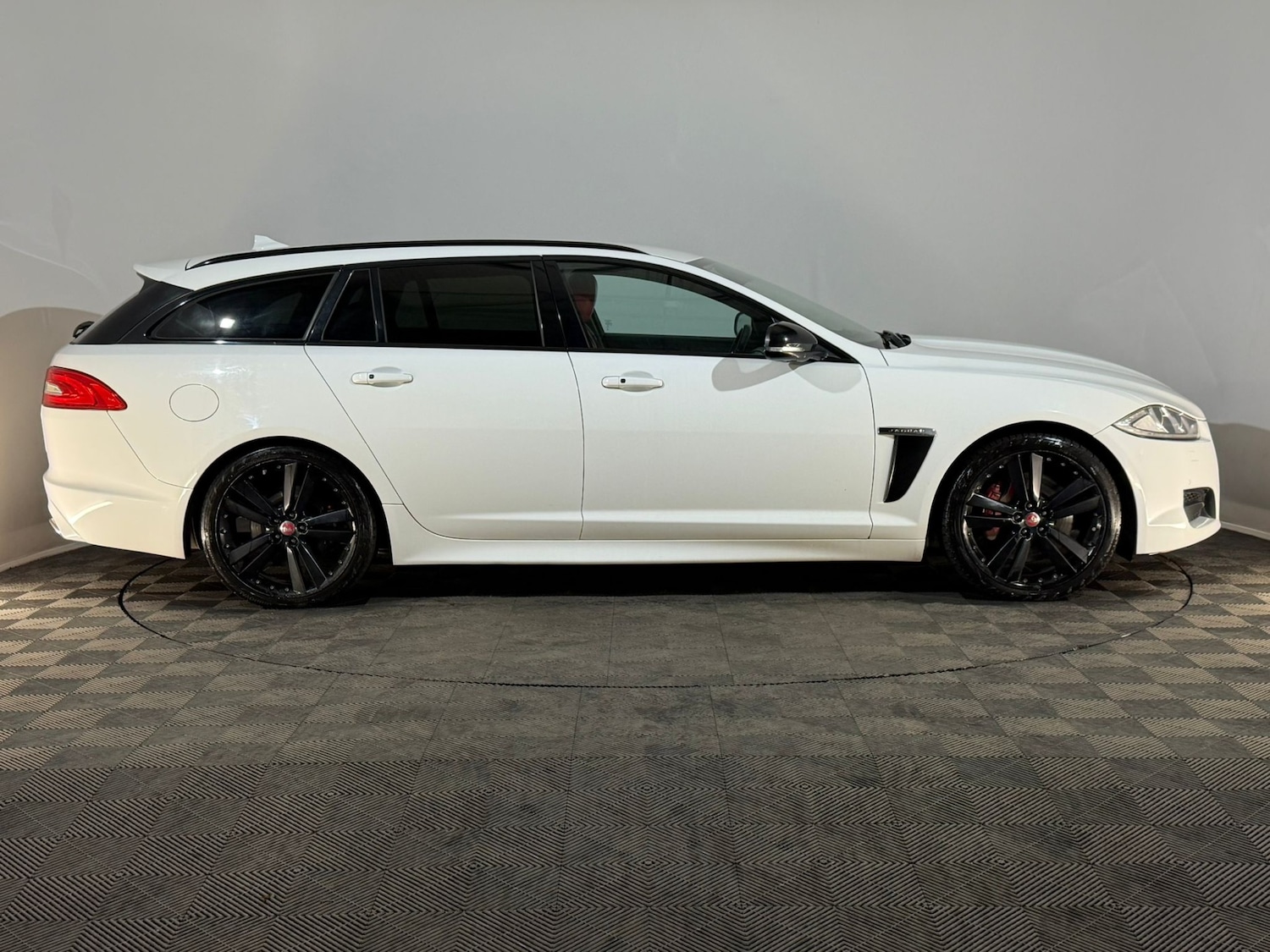 Used Jaguar XF 2014 for sale - 76494460: Photo 4