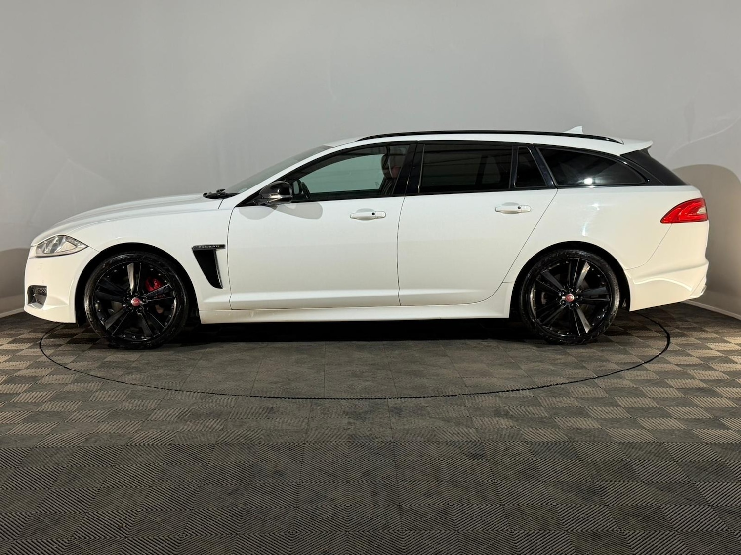 Used Jaguar XF 2014 for sale - 76494460: Photo 5