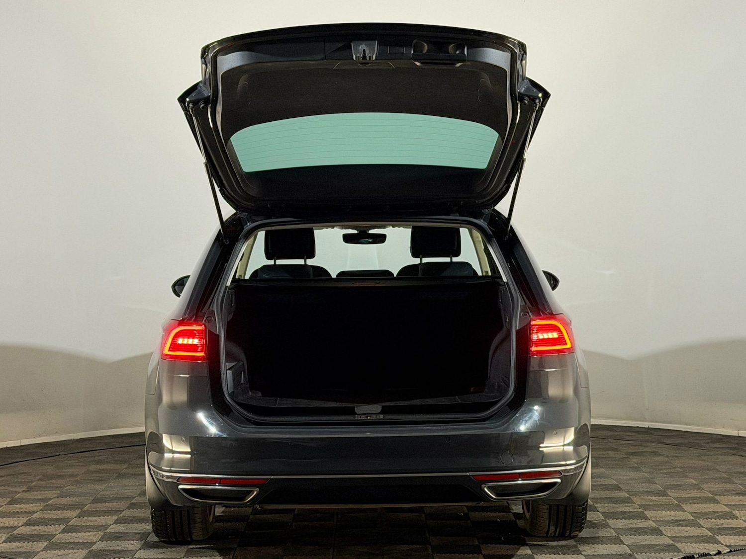 Used Volkswagen Passat 2018 for sale - 77846627: Photo 8