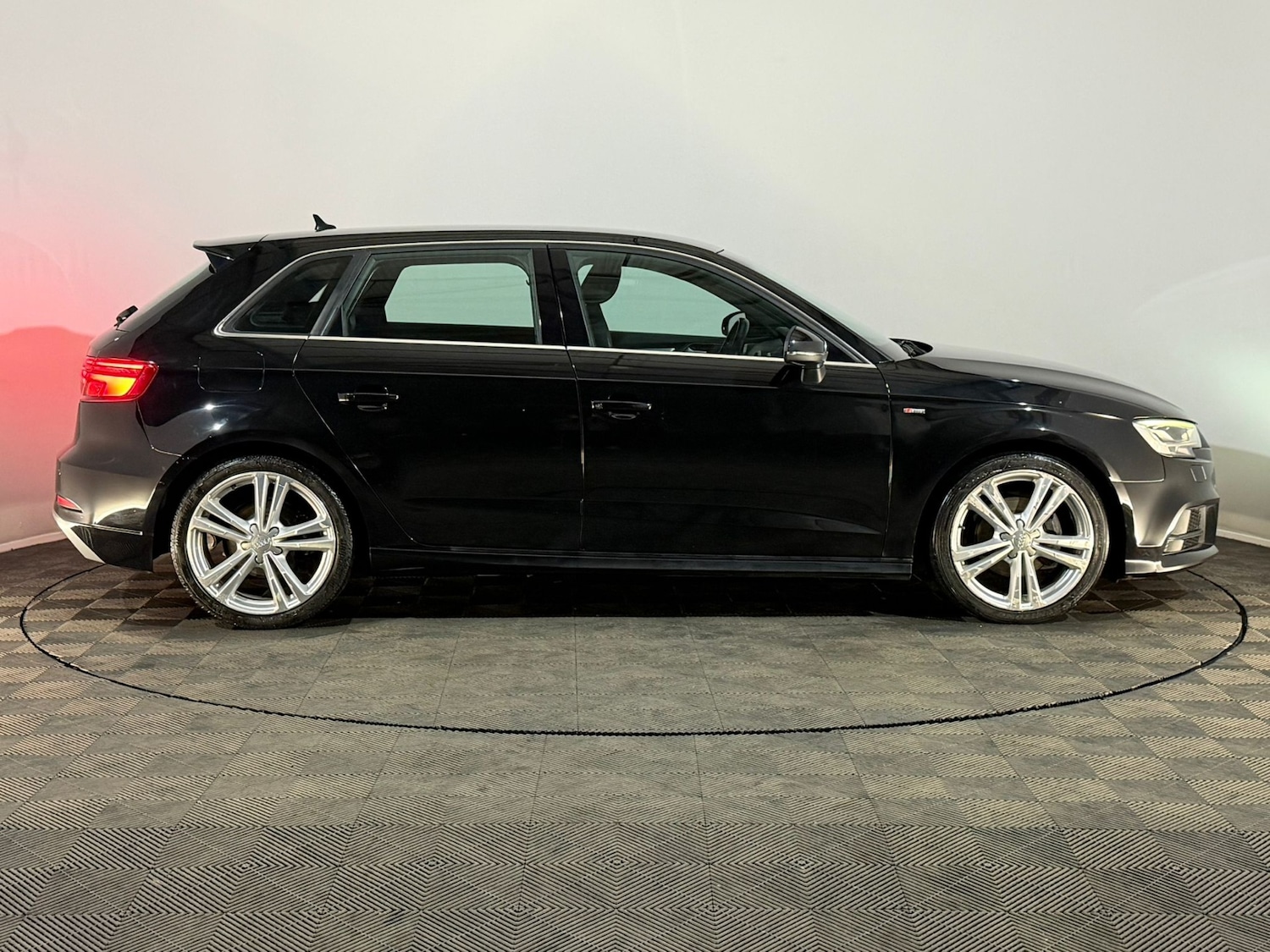 Used Audi A3 2017 for sale - 77772027: Photo 4