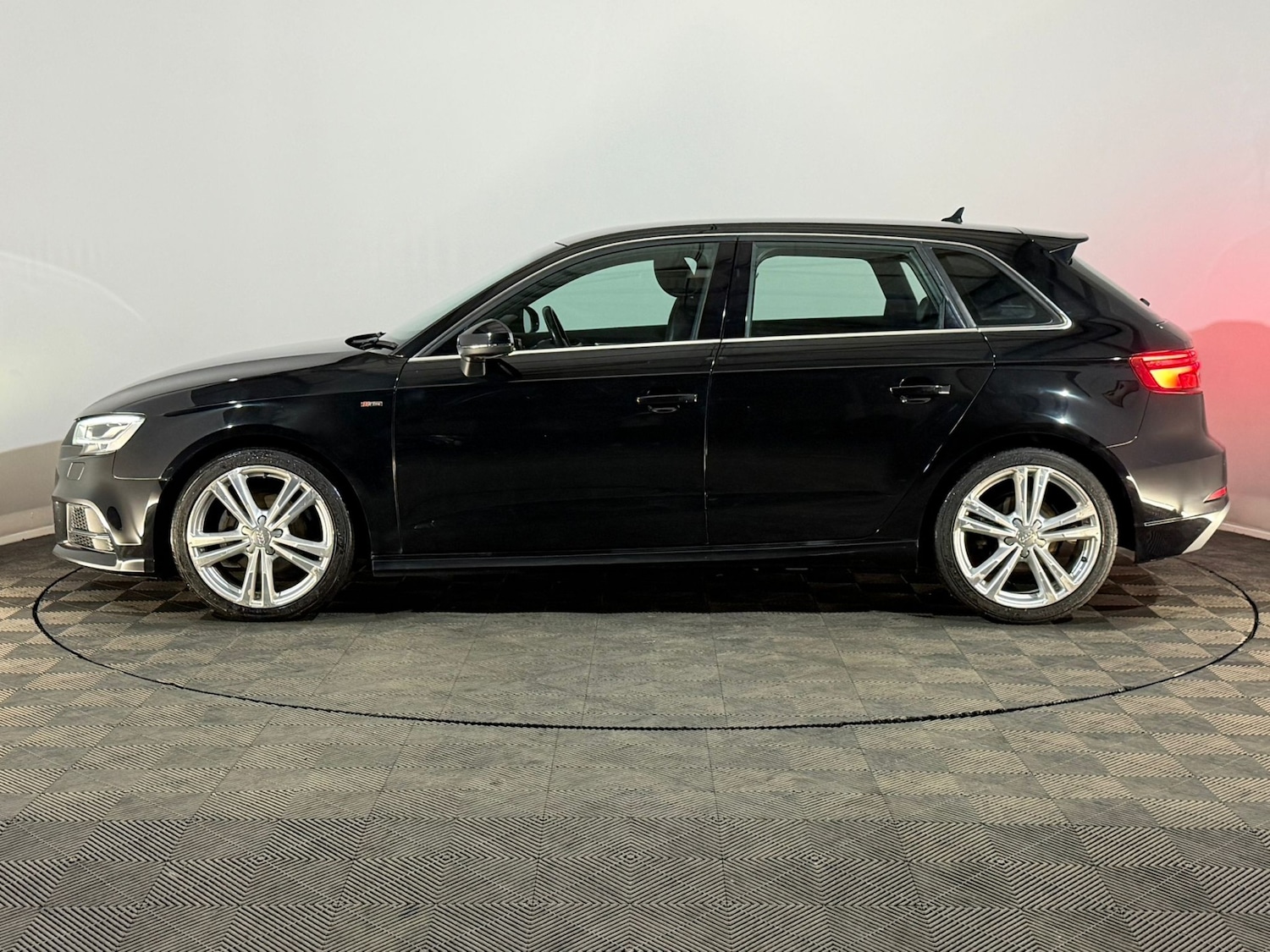 Used Audi A3 2017 for sale - 77772027: Photo 5