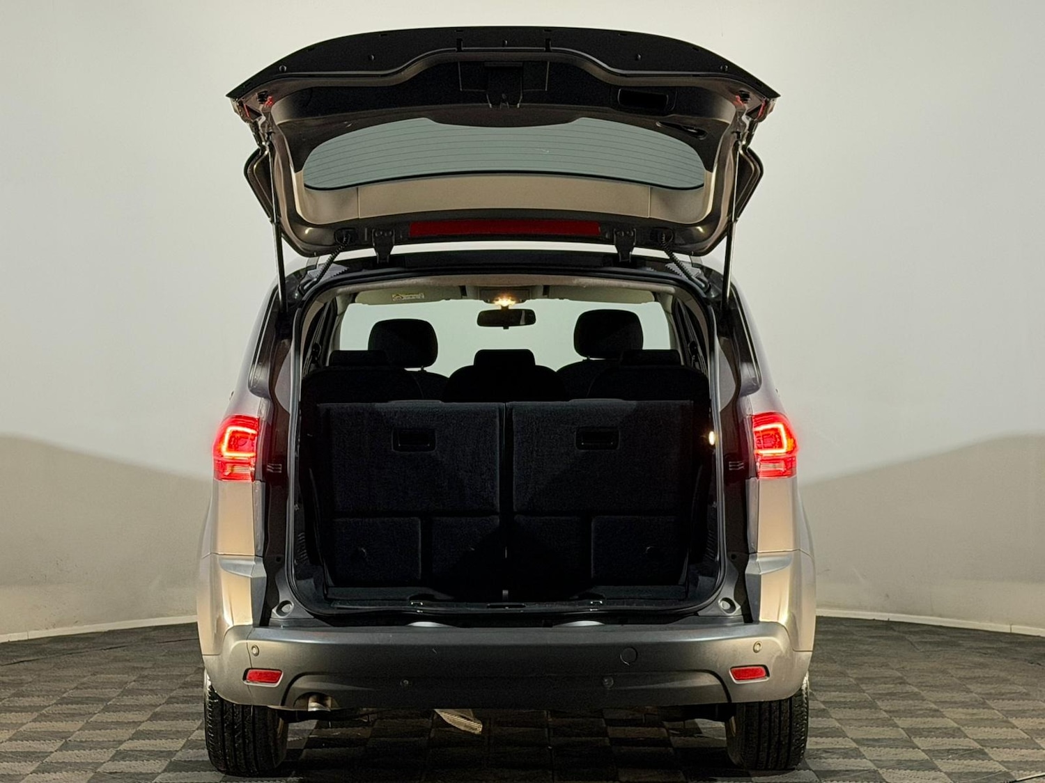 Used Ford S-Max 2014 for sale - 76703722: Photo 8