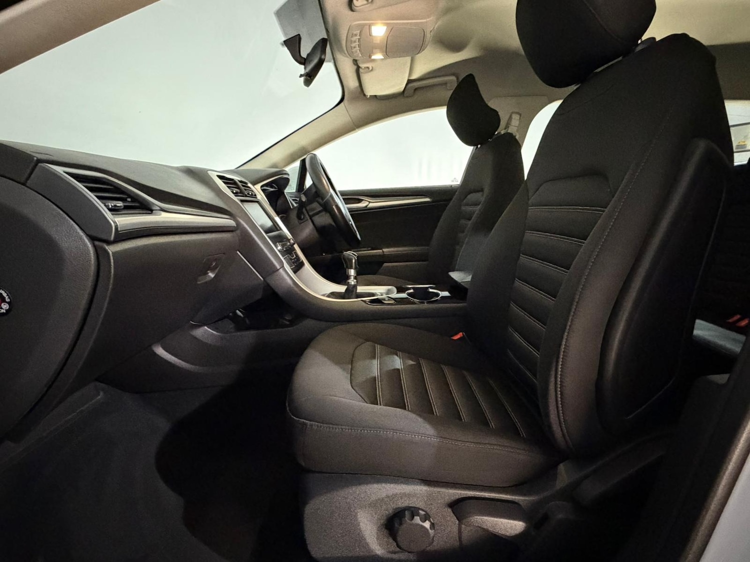 Used Ford Mondeo 2015 for sale - 76931691: Photo 17