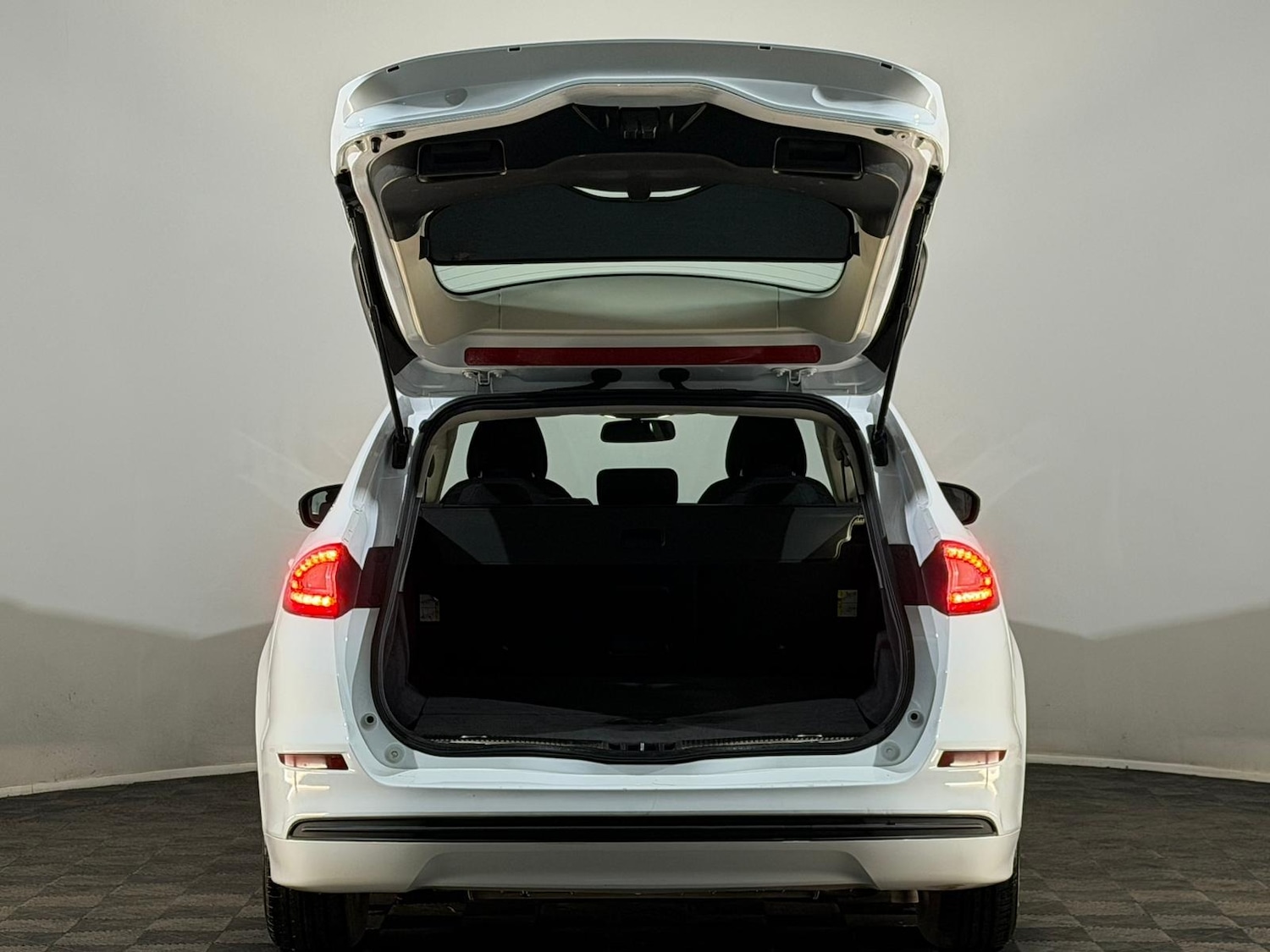 Used Ford Mondeo 2015 for sale - 76931691: Photo 8