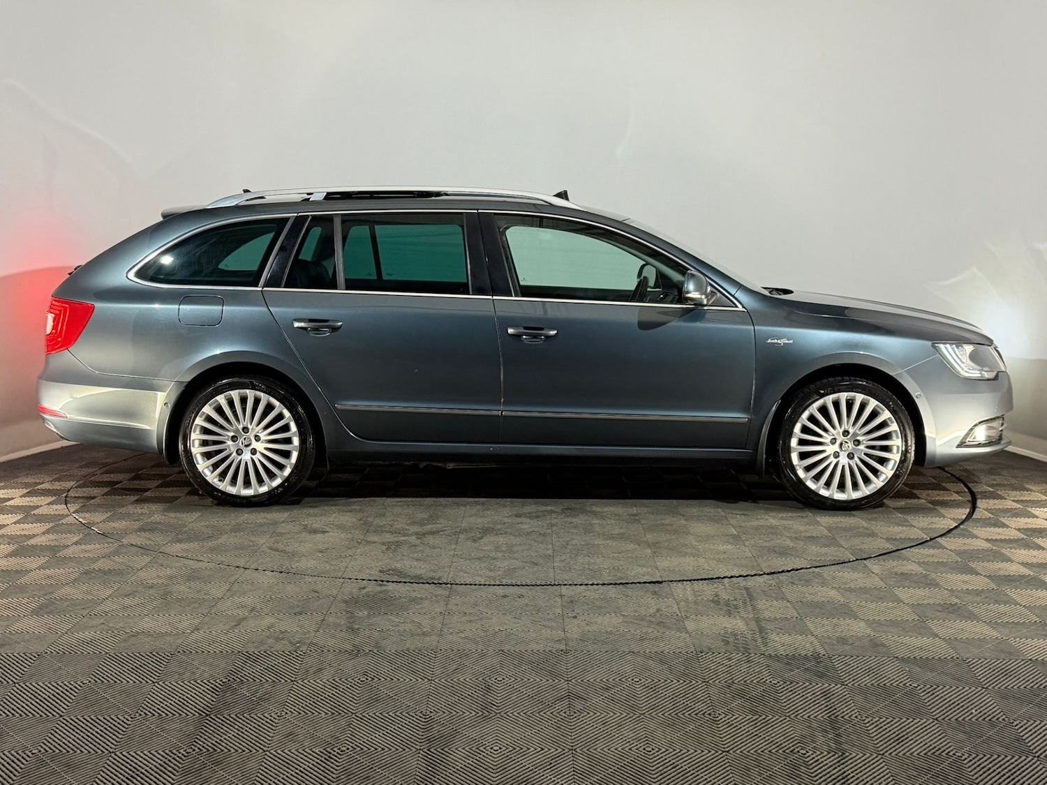 Used Skoda Superb 2013 for sale - 77617277: Photo 4