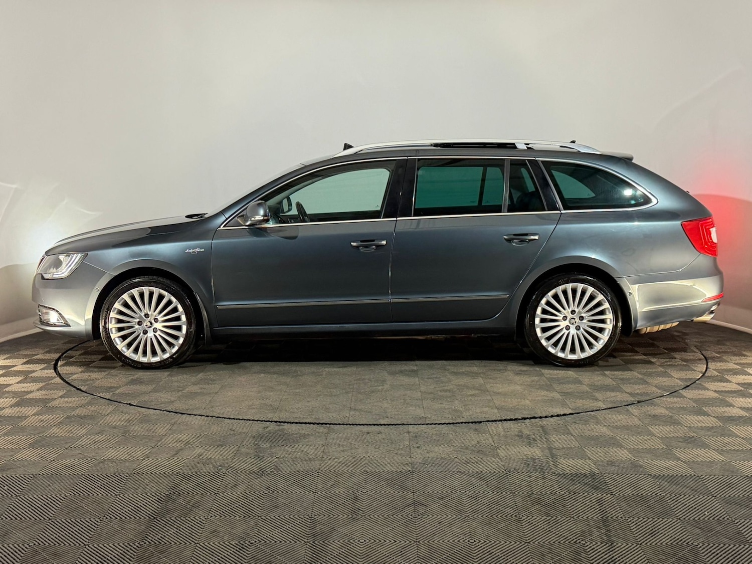 Used Skoda Superb 2013 for sale - 77617277: Photo 5