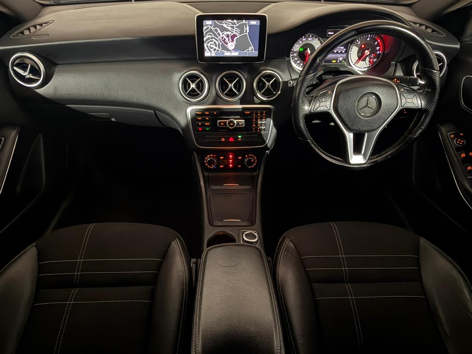 Used Mercedes-Benz A-Class 2013 for sale - 77673977: Photo 11