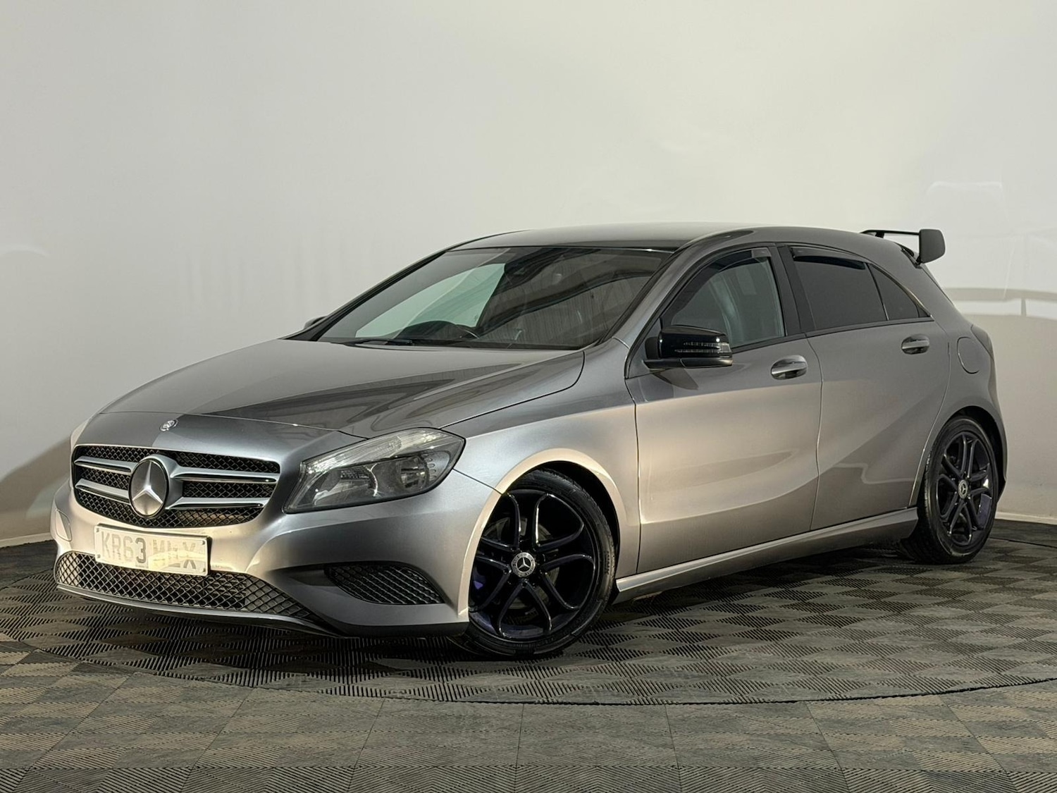 Used Mercedes-Benz A-Class 2013 for sale - 77673977: Photo 3