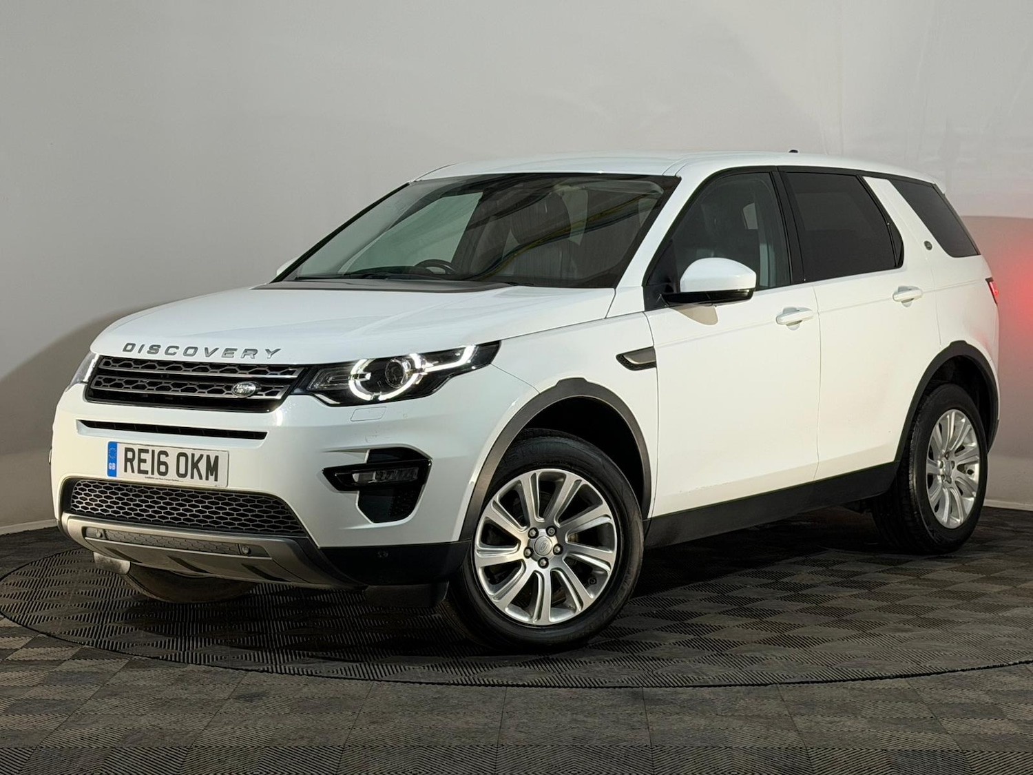 Used Land Rover Discovery Sport 2016 for sale - 76494234: Photo 3