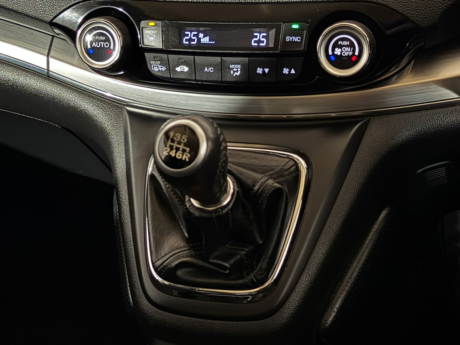 Used Honda CR-V 2015 for sale - 78046623: Photo 16