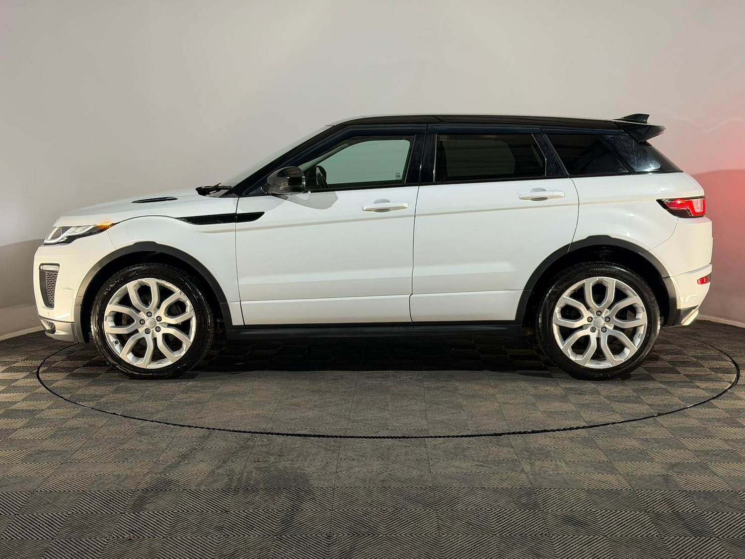 Used Land Rover Range Rover Evoque 2016 for sale - 77049335: Photo 5