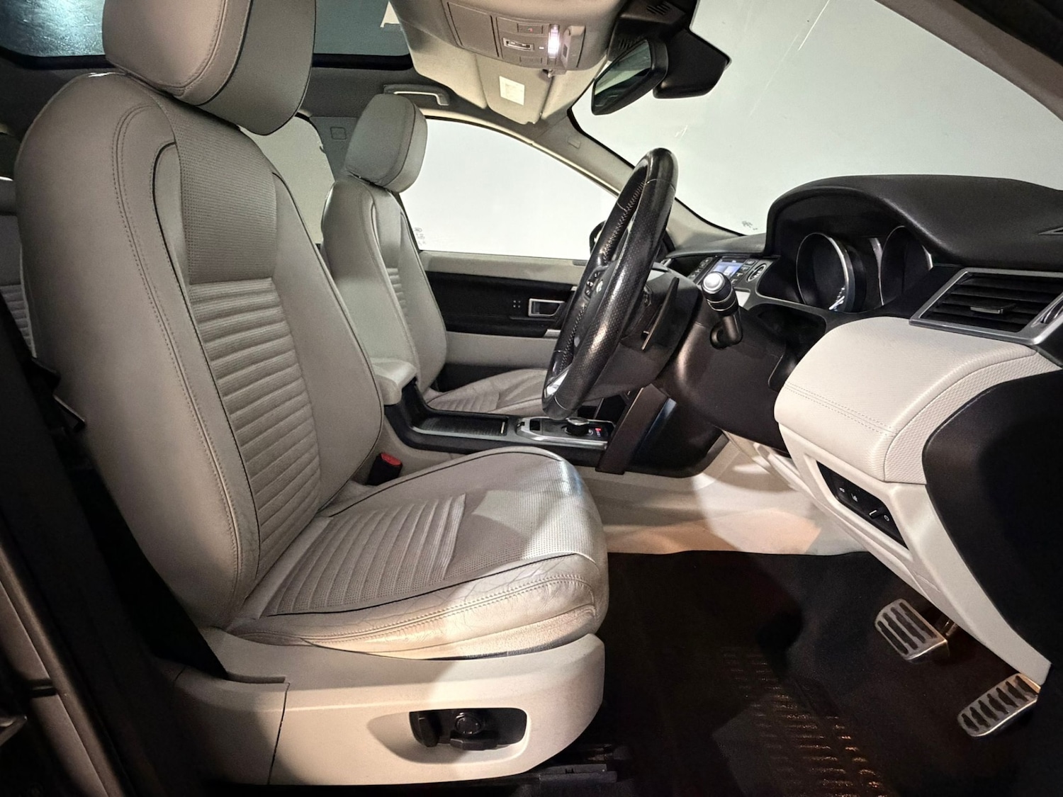 Used Land Rover Discovery Sport 2017 for sale - 76344206: Photo 16