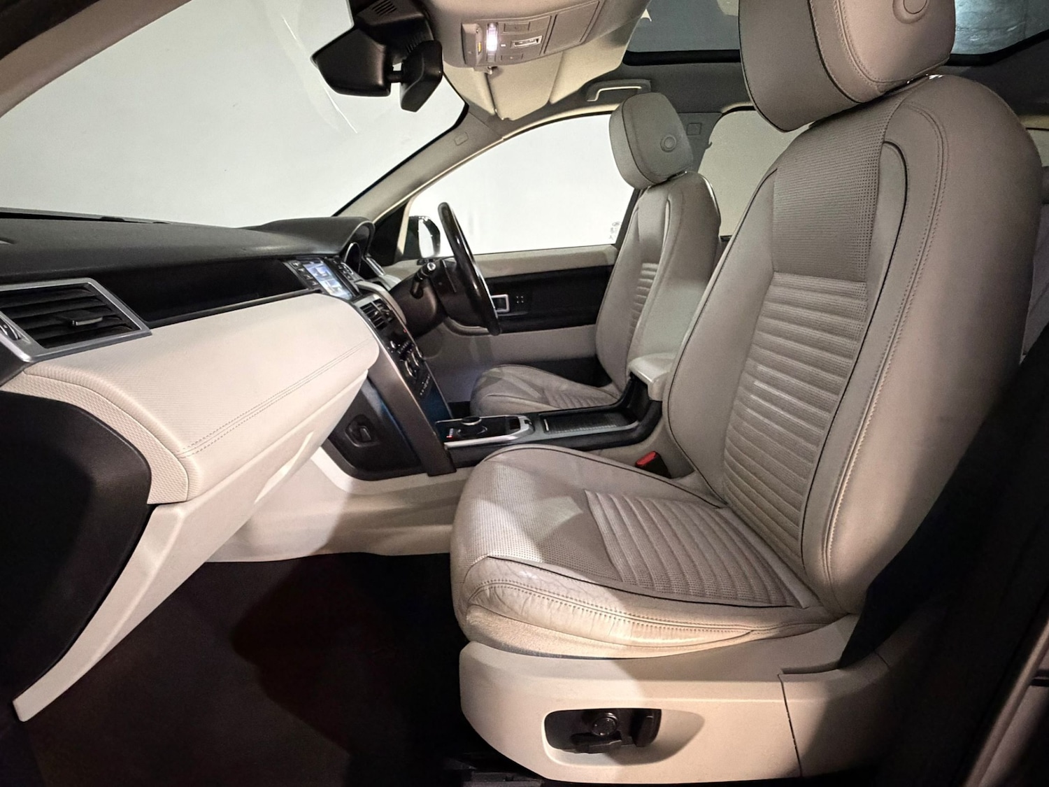 Used Land Rover Discovery Sport 2017 for sale - 76344206: Photo 17