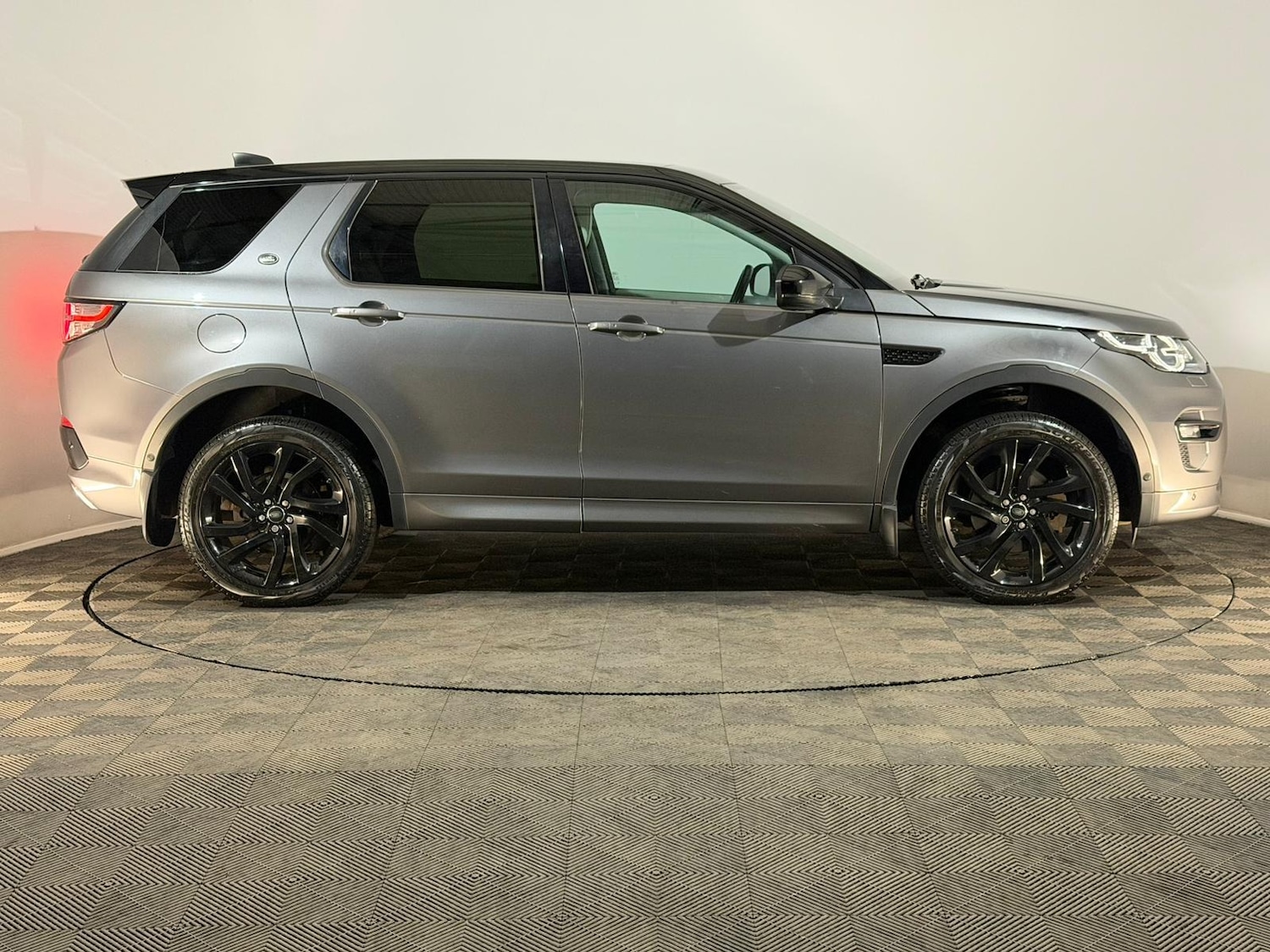 Used Land Rover Discovery Sport 2017 for sale - 76344206: Photo 4