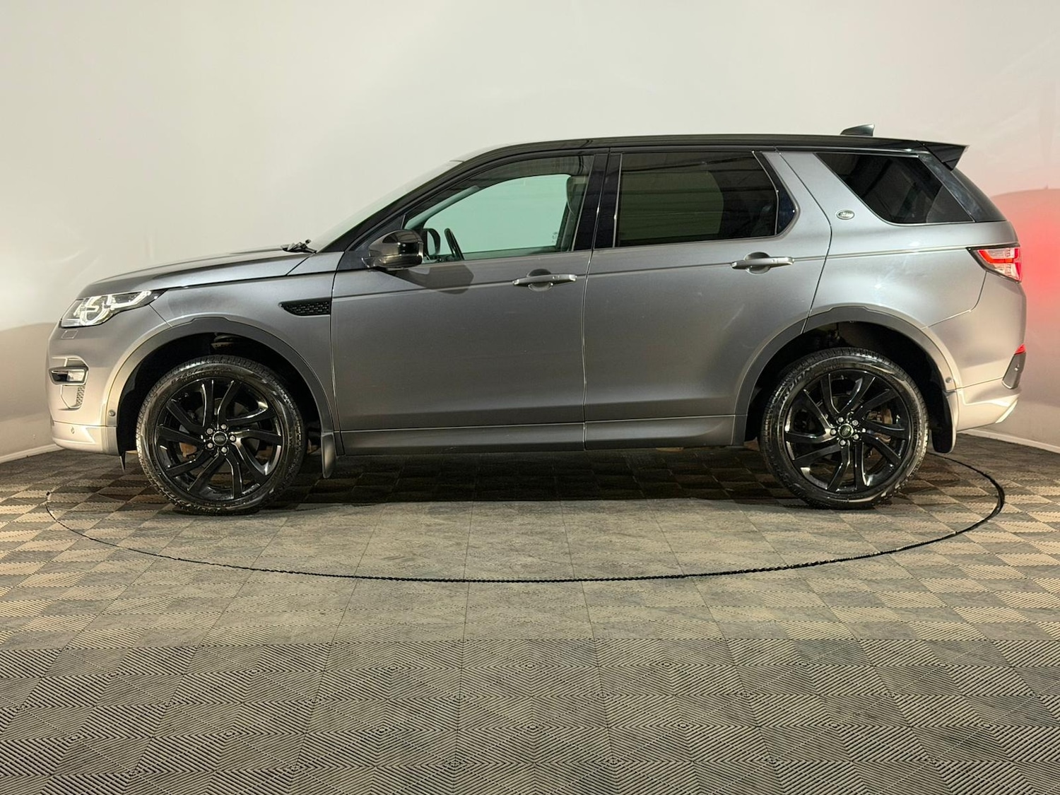 Used Land Rover Discovery Sport 2017 for sale - 76344206: Photo 5