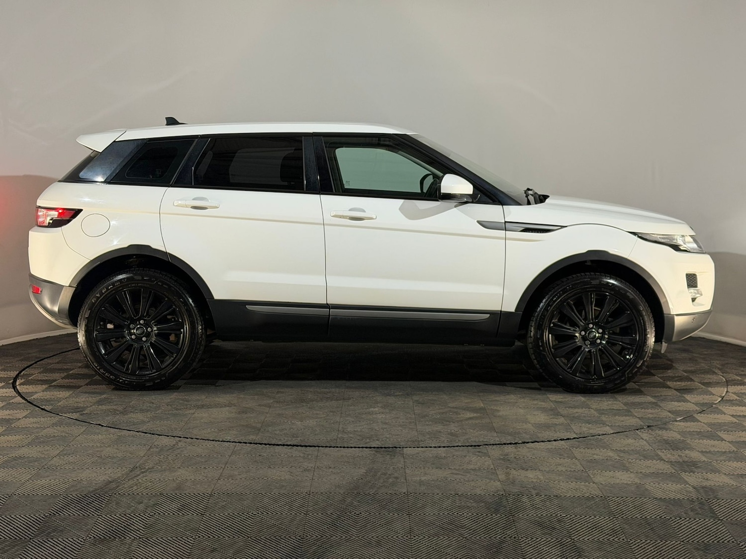 Used Land Rover Range Rover Evoque 2015 for sale - 77365549: Photo 4