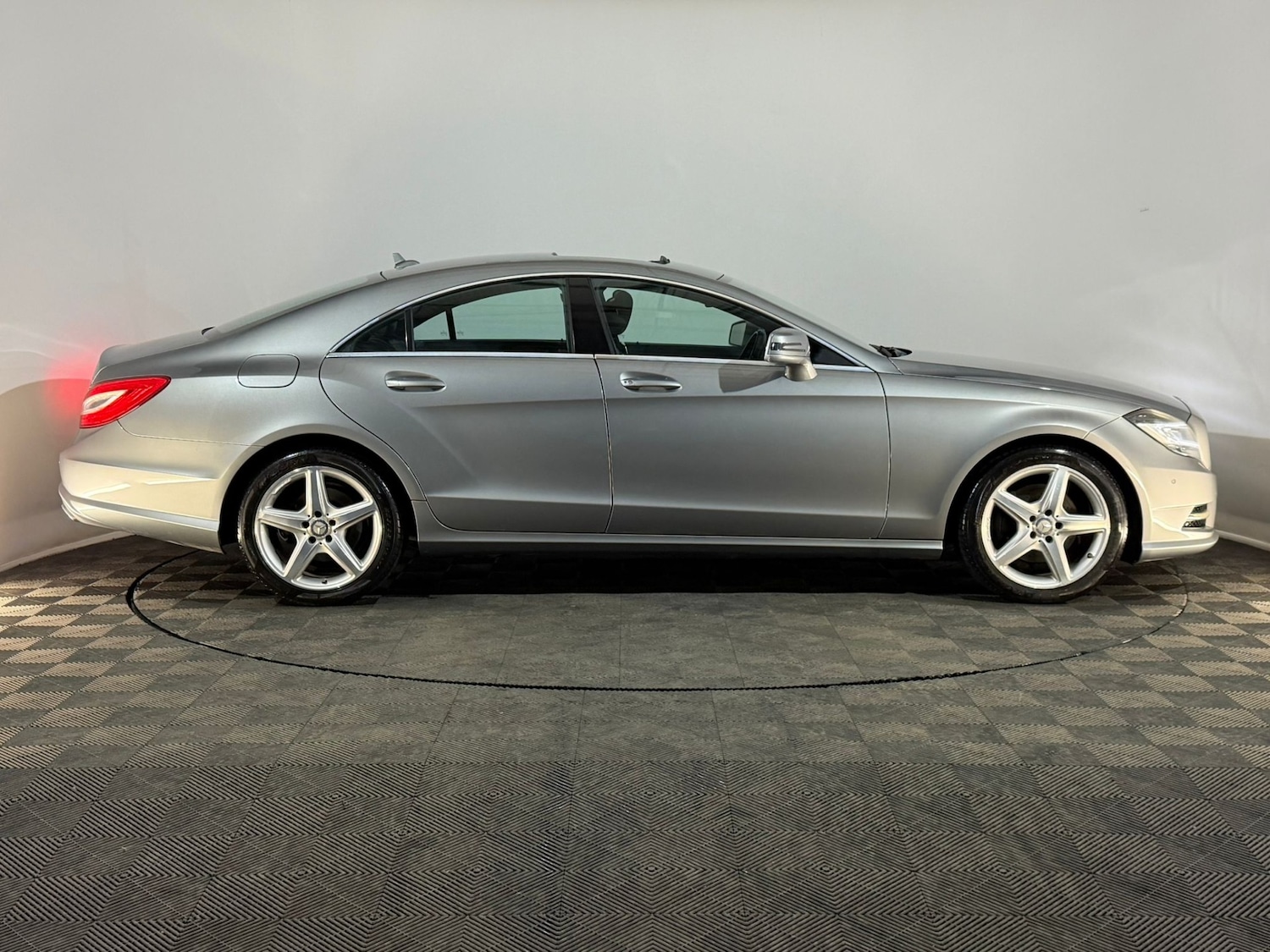 Used Mercedes-Benz CLS 2011 for sale - 77634441: Photo 4