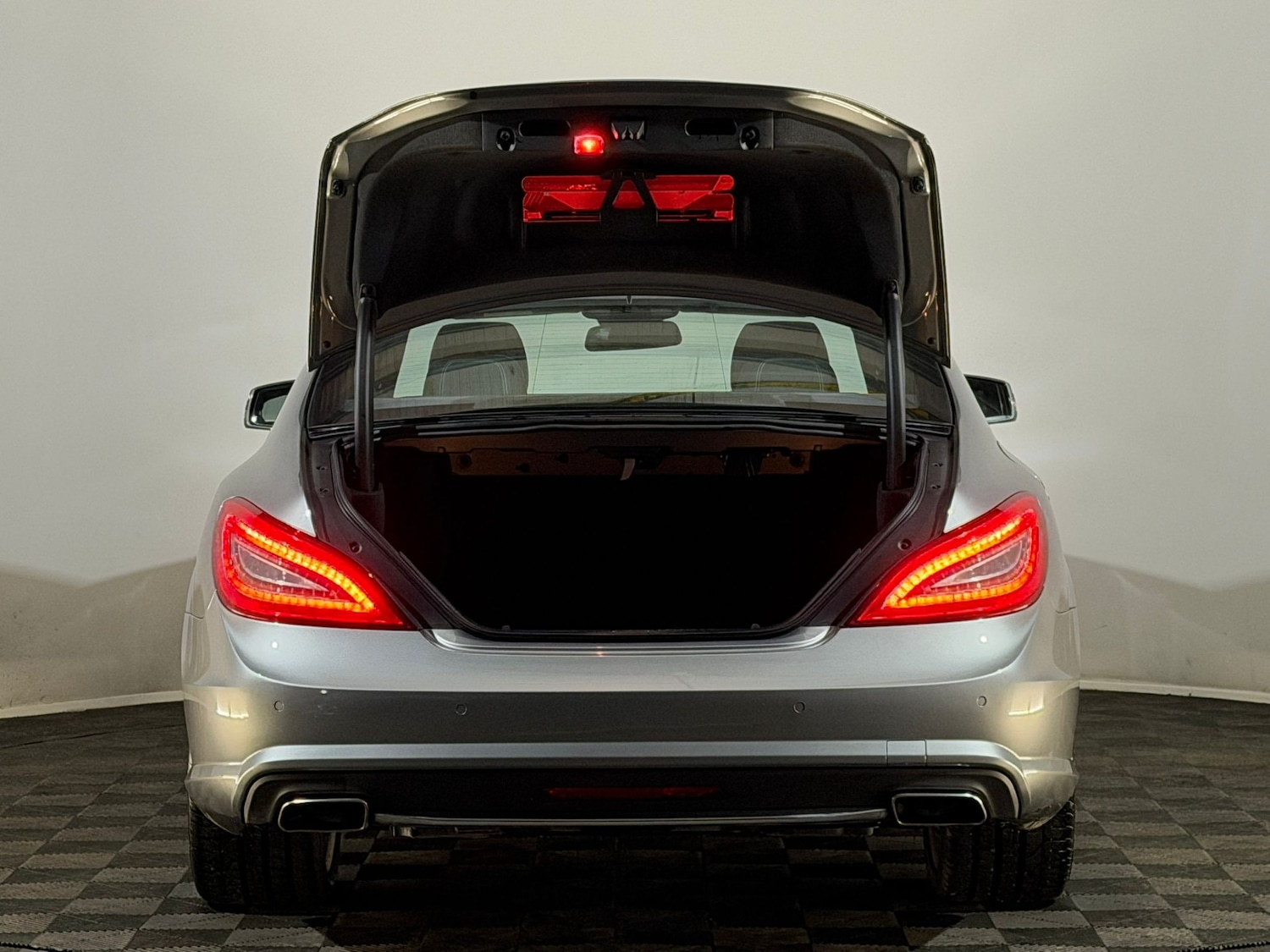 Used Mercedes-Benz CLS 2011 for sale - 77634441: Photo 8