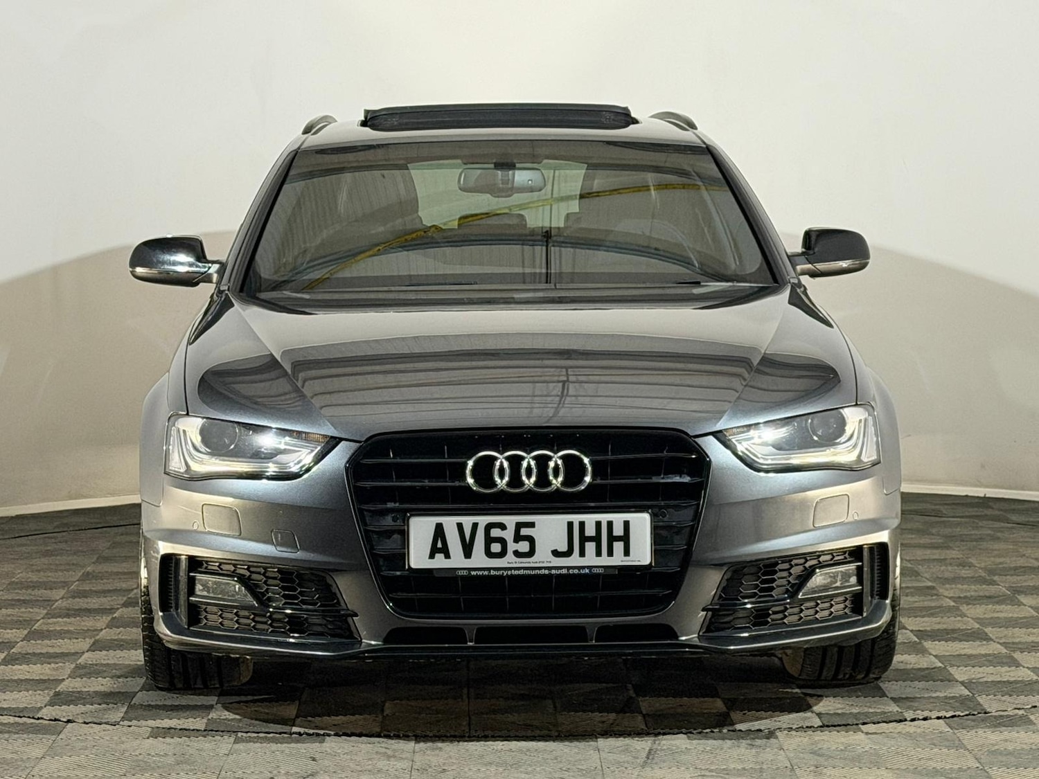 Used Audi A4 2015 for sale - 77127390: Photo 2