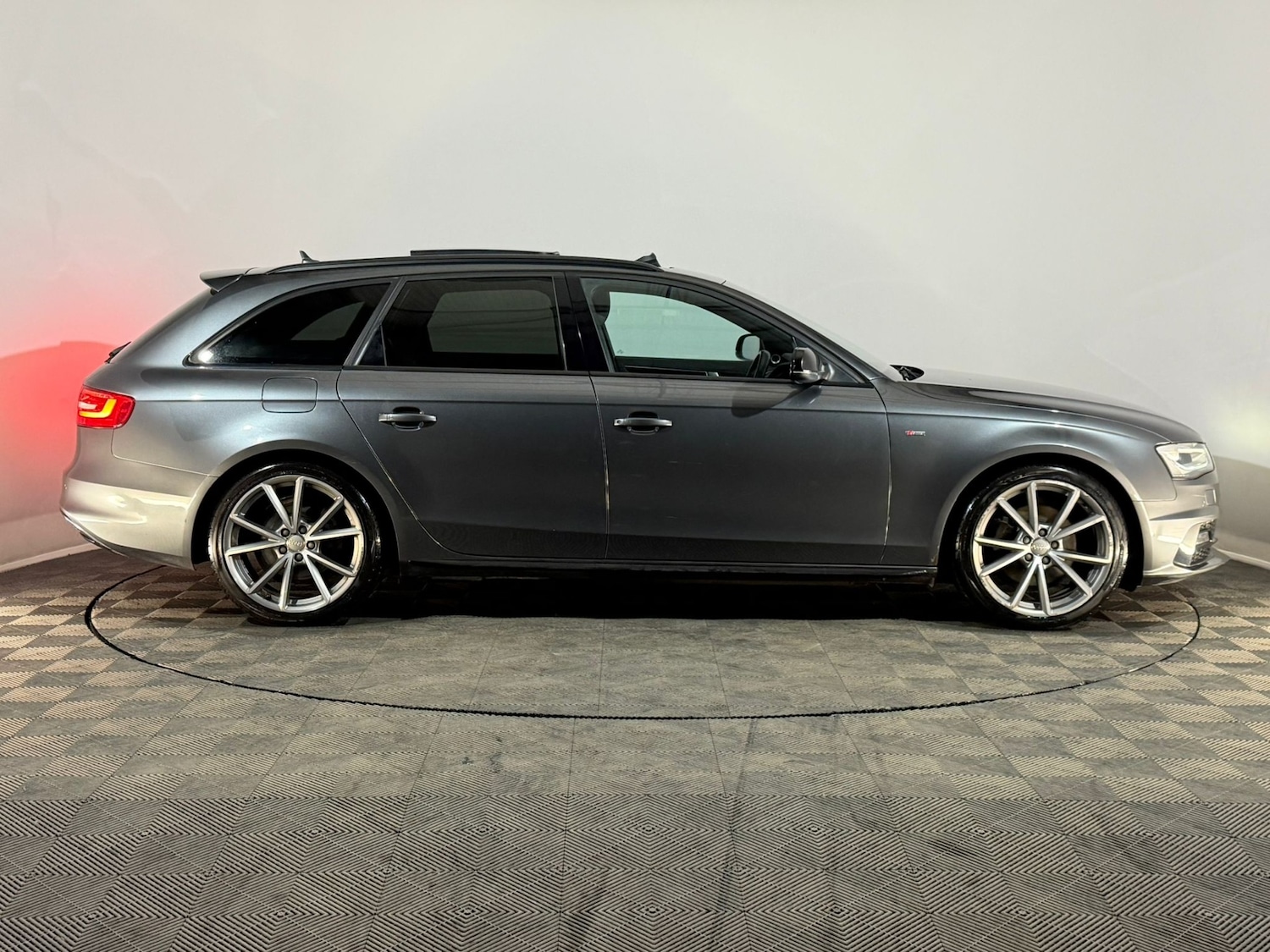 Used Audi A4 2015 for sale - 77127390: Photo 4