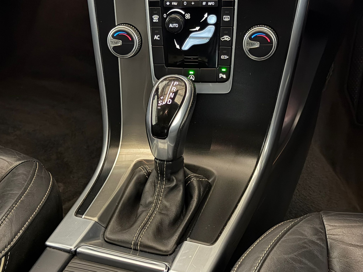 Used Volvo XC60 2014 for sale - 77698480: Photo 15