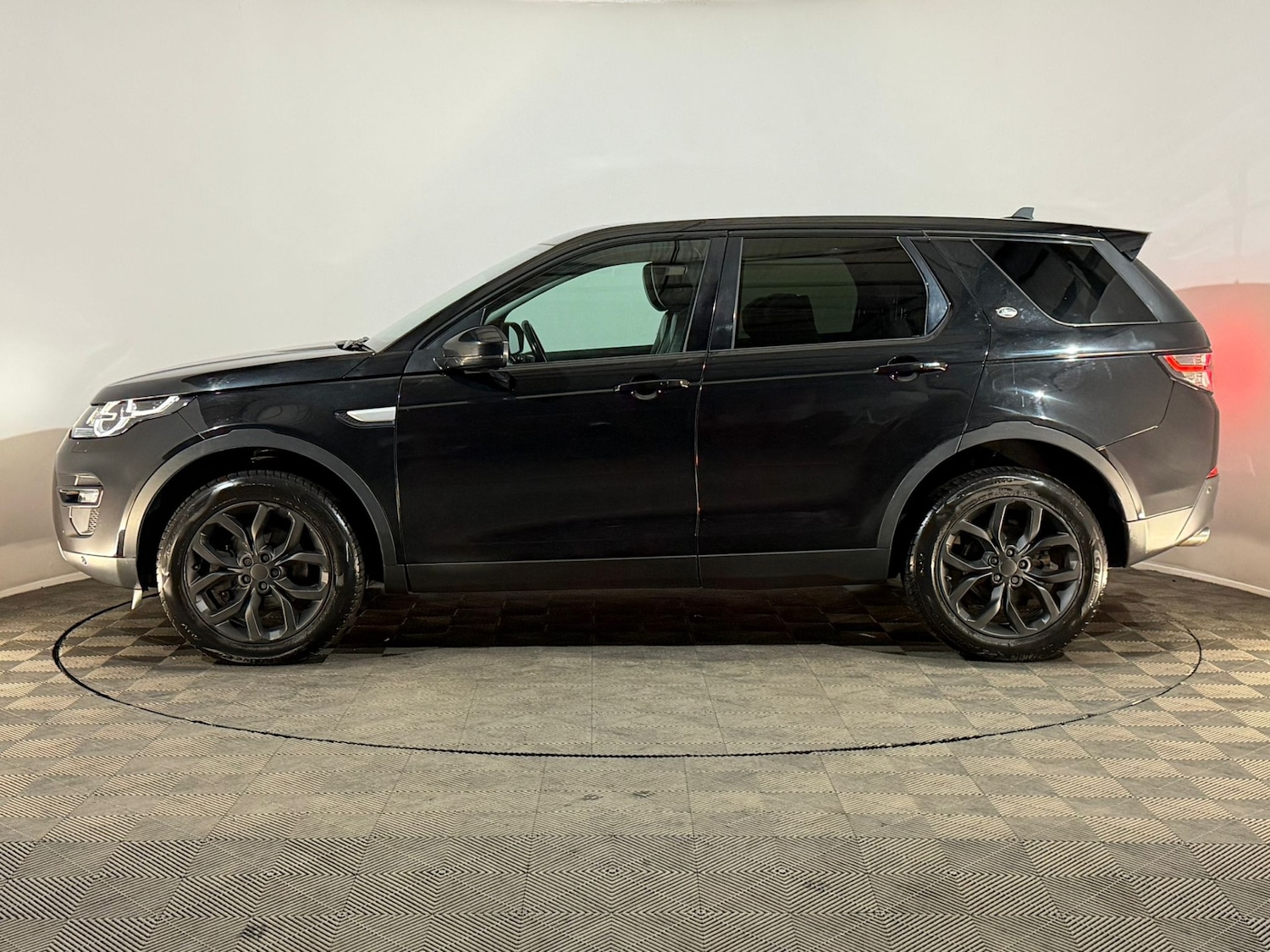 Used Land Rover Discovery Sport 2015 for sale - 78120845: Photo 5