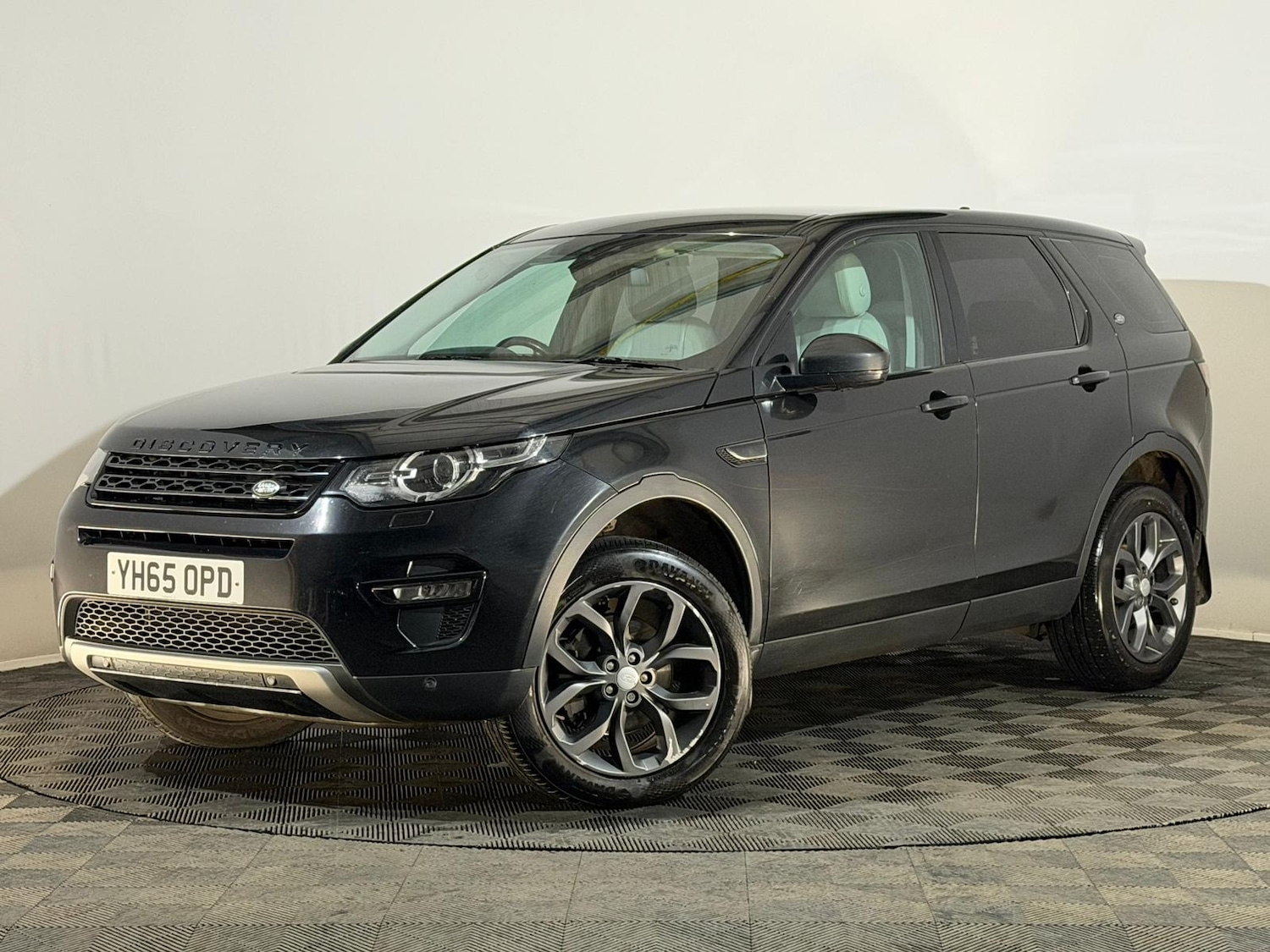 Used Land Rover Discovery Sport 2015 for sale - 76518655: Photo 3