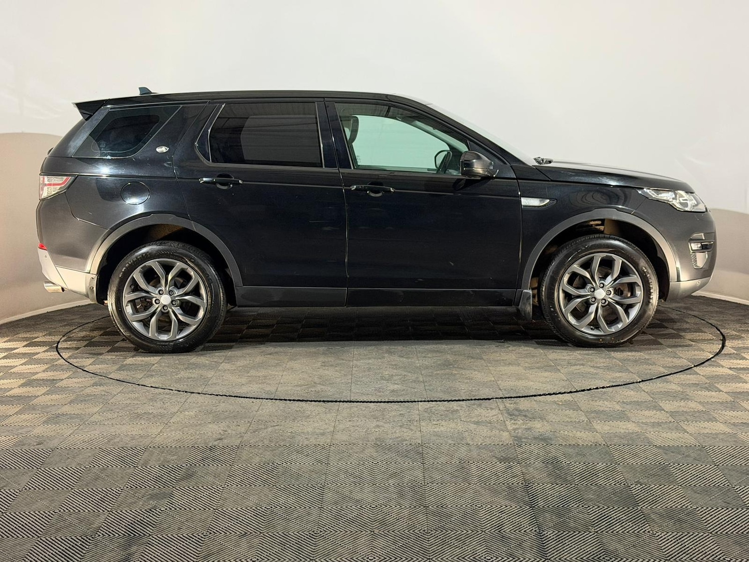 Used Land Rover Discovery Sport 2015 for sale - 76518655: Photo 4