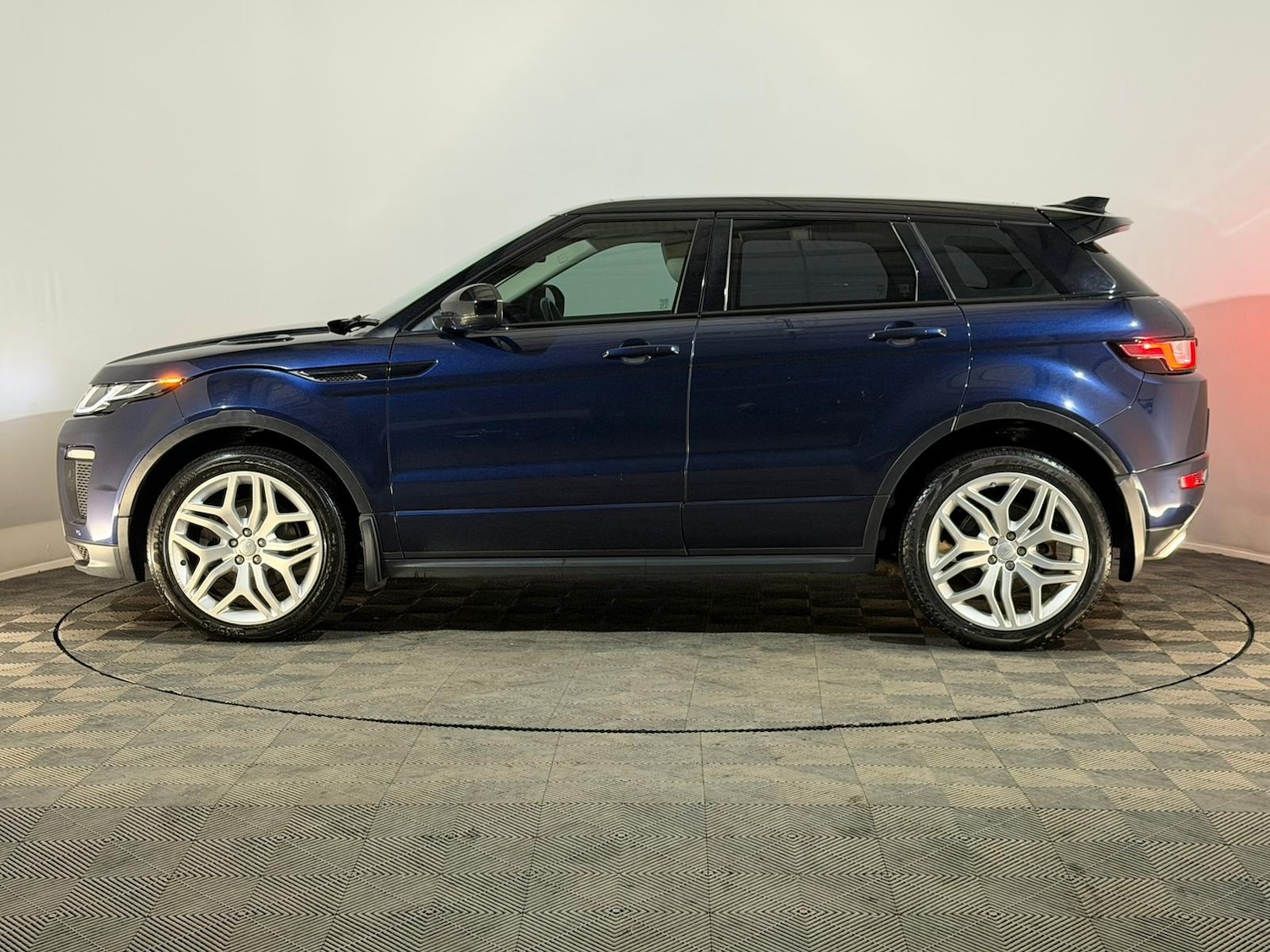 Used Land Rover Range Rover Evoque 2016 for sale - 76672515: Photo 5