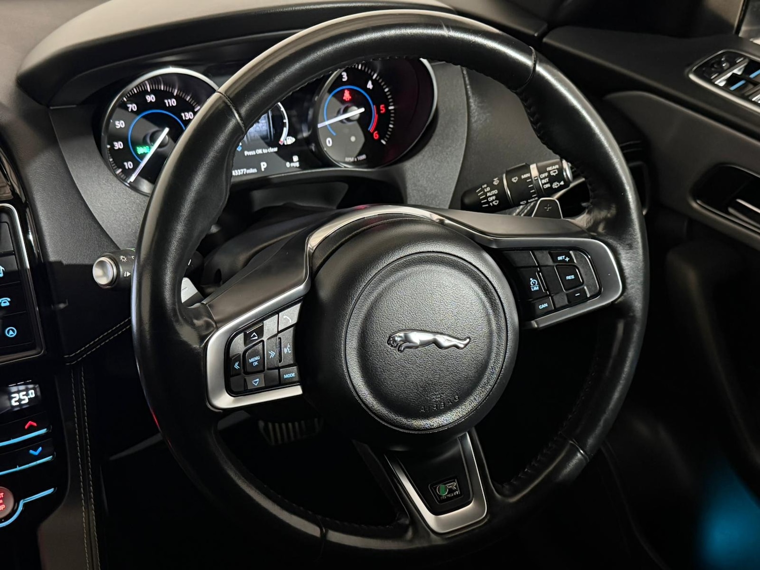 Used Jaguar F-Pace 2017 for sale - 76419932: Photo 13