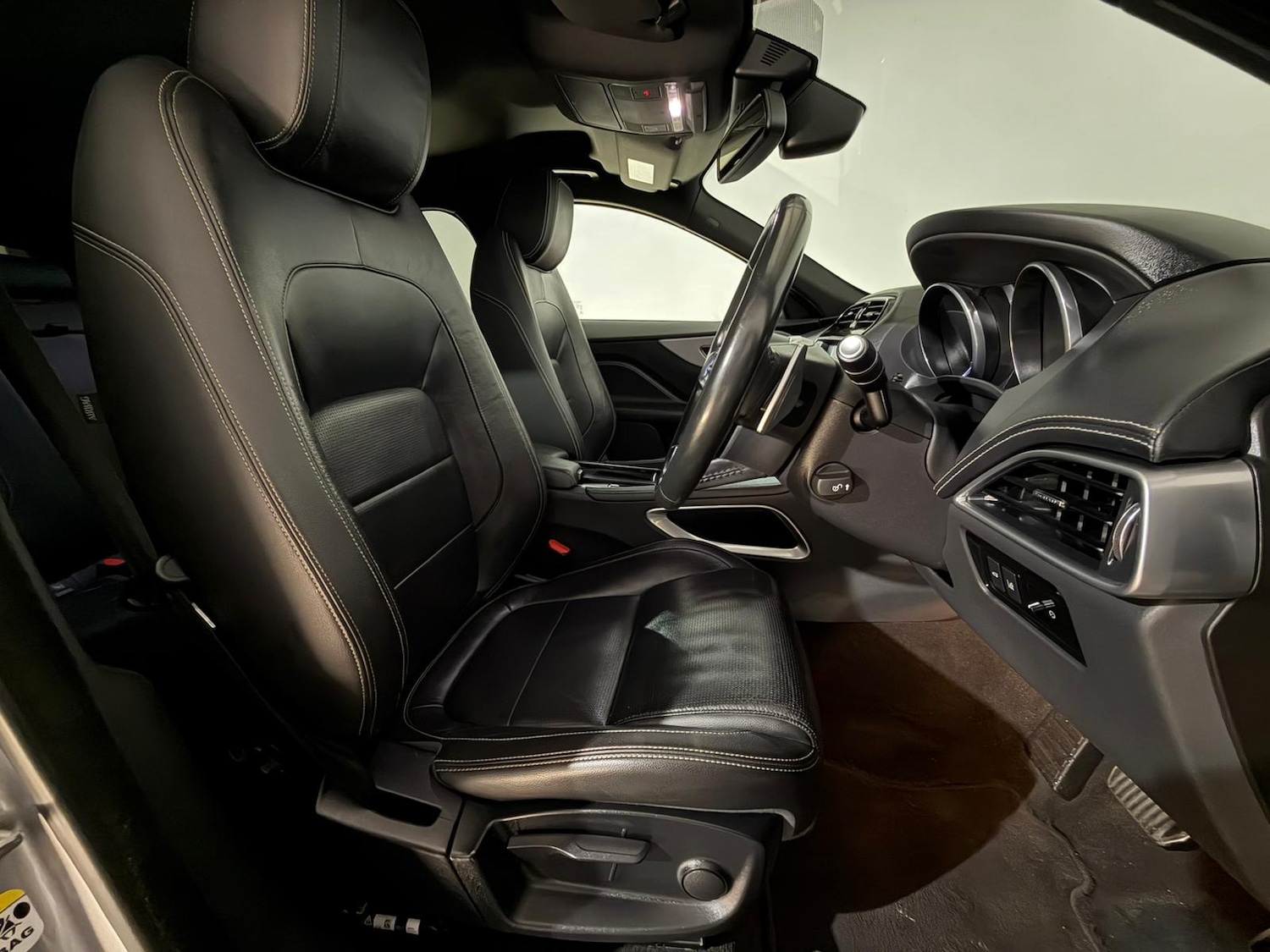 Used Jaguar F-Pace 2017 for sale - 76419932: Photo 15