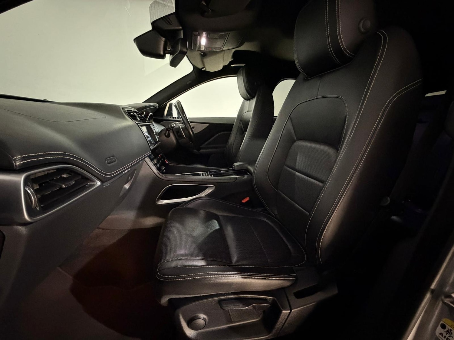 Used Jaguar F-Pace 2017 for sale - 76419932: Photo 16