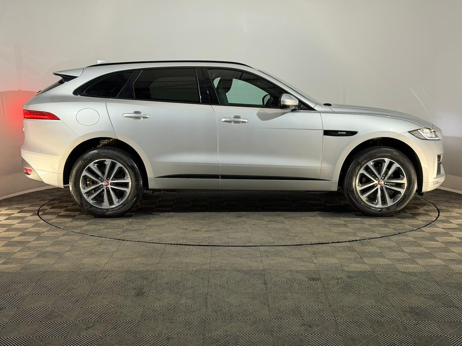 Used Jaguar F-Pace 2017 for sale - 76419932: Photo 4