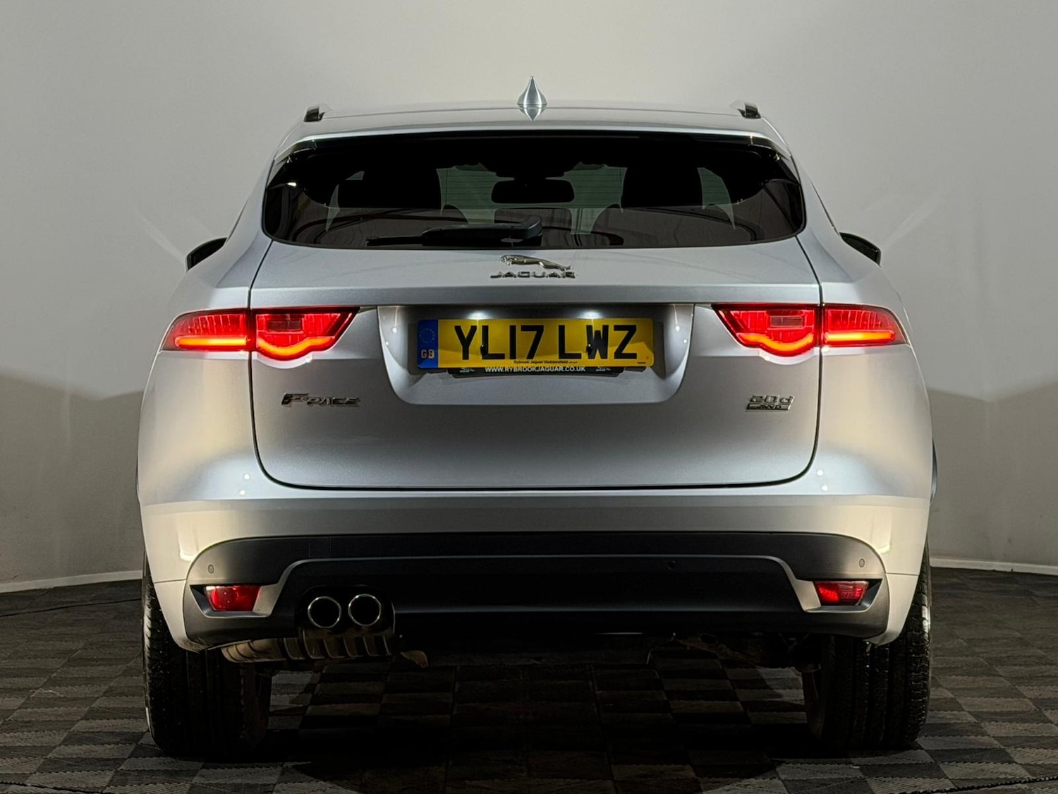 Used Jaguar F-Pace 2017 for sale - 76419932: Photo 7