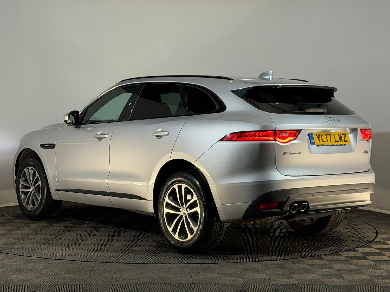 Used Jaguar F-Pace 2017 for sale - 76419932: Photo 9