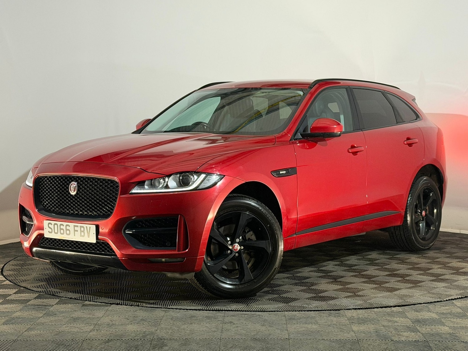 Used Jaguar F-Pace 2016 for sale - 77617370: Photo 3