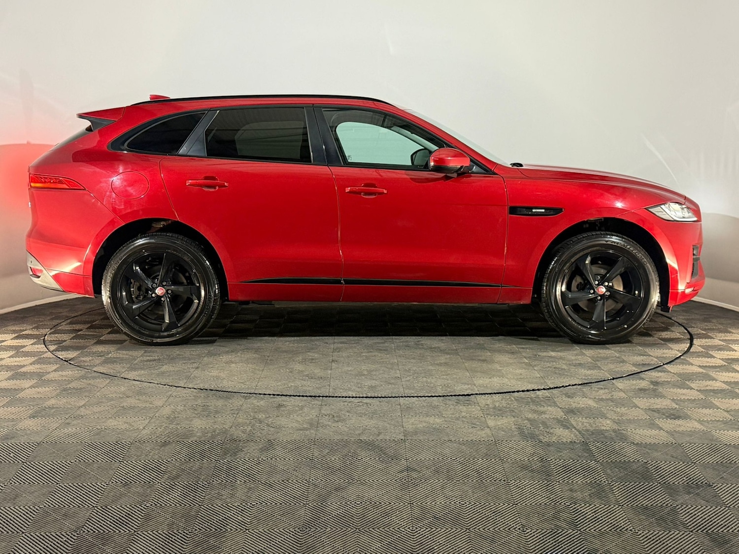 Used Jaguar F-Pace 2016 for sale - 77617370: Photo 4